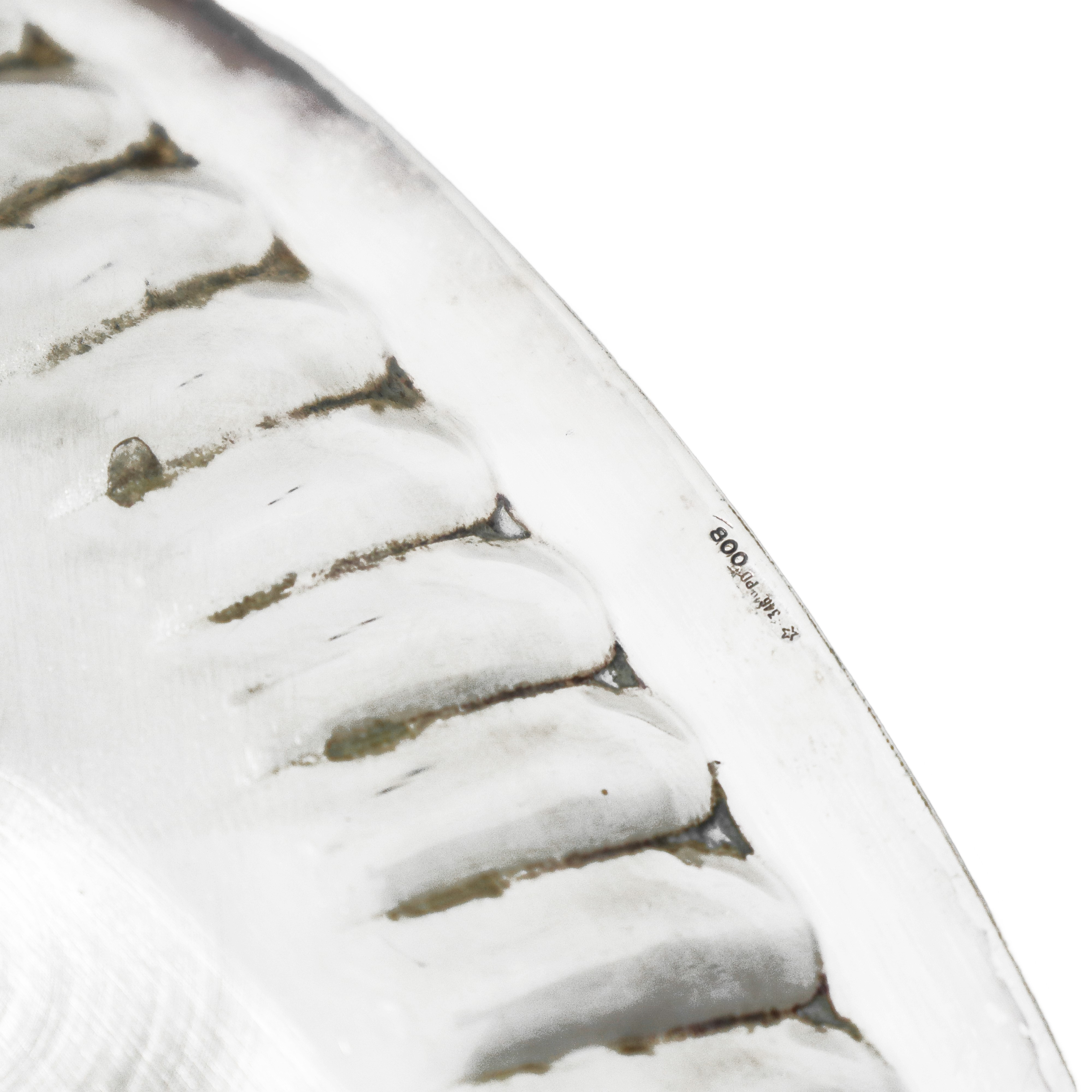 Vassoio con bordo costolonato in argento 800