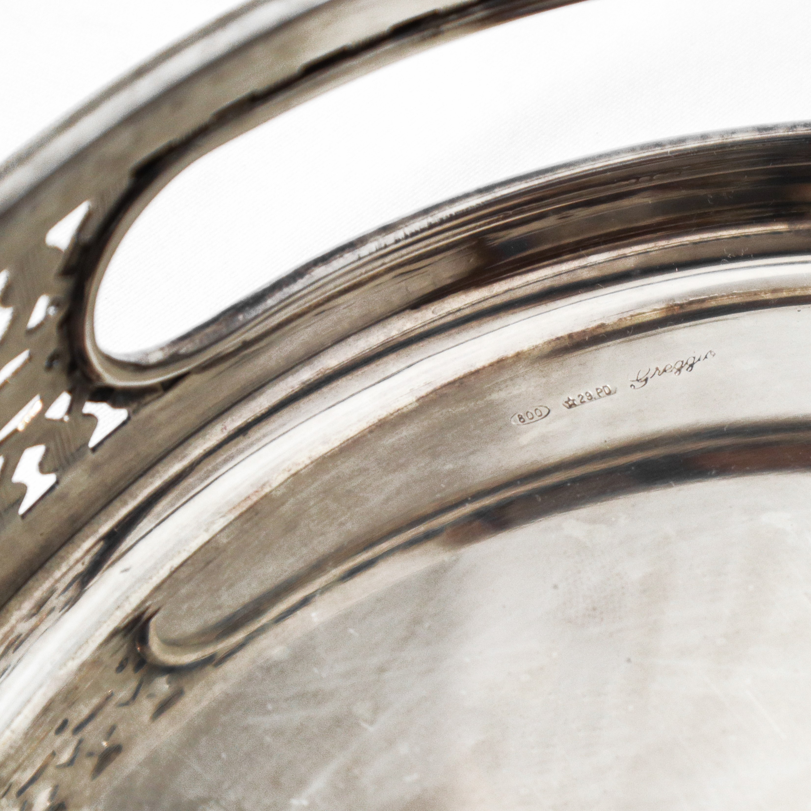 Vassoio ovale in argento 800 con bordo a ringhierina