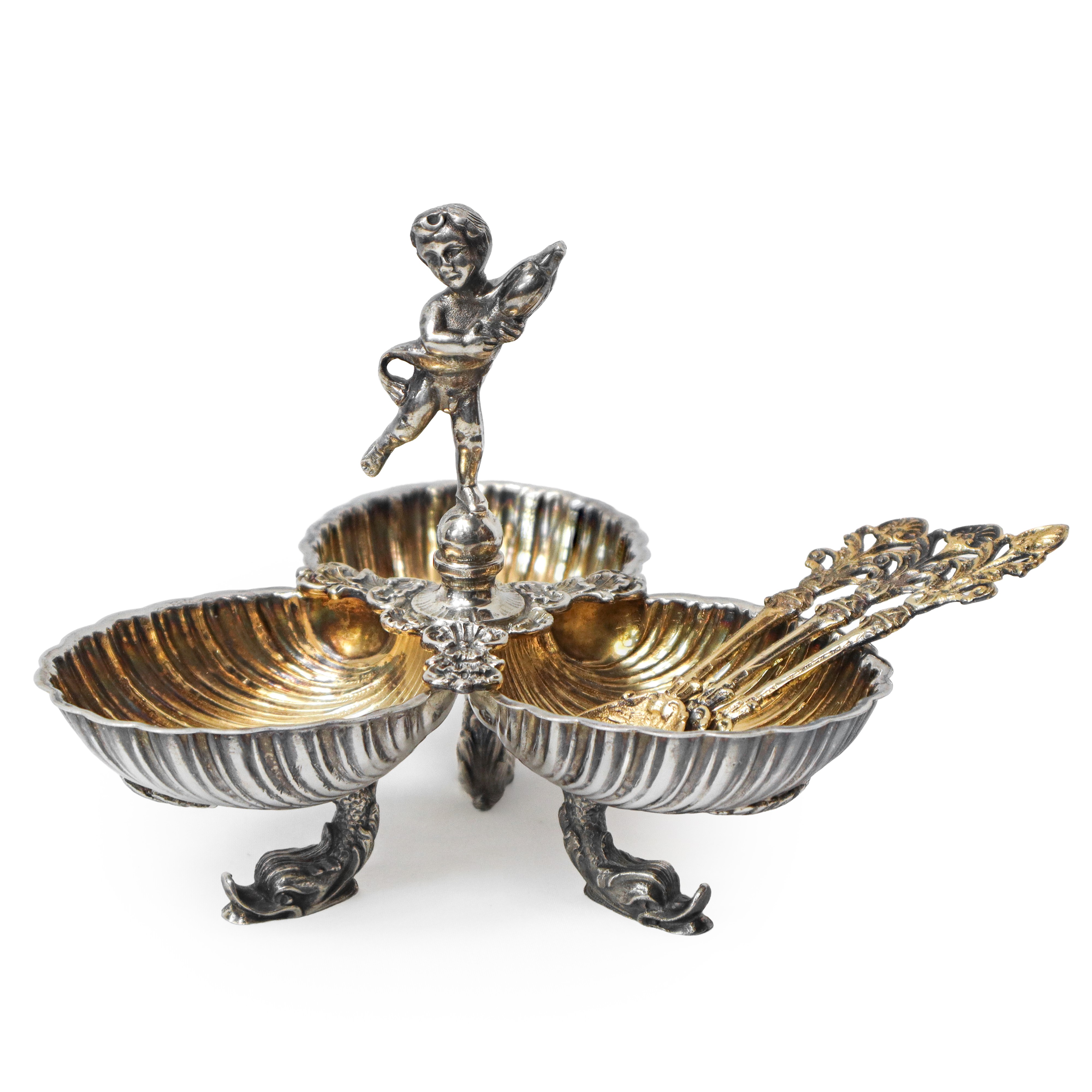 Saliera con cucchiaini con puttini in argento 800 e argento vermeille