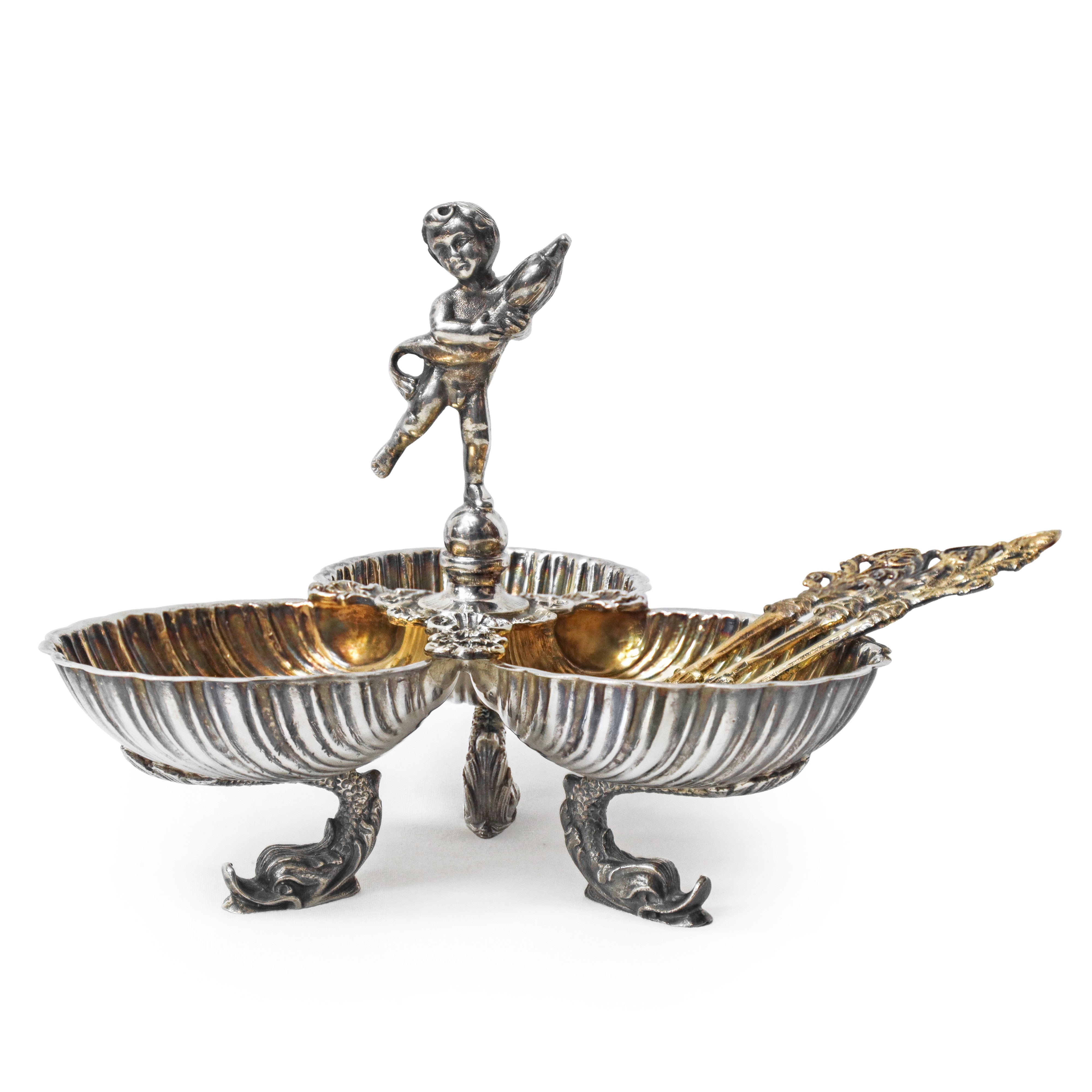 Saliera con cucchiaini con puttini in argento 800 e argento vermeille