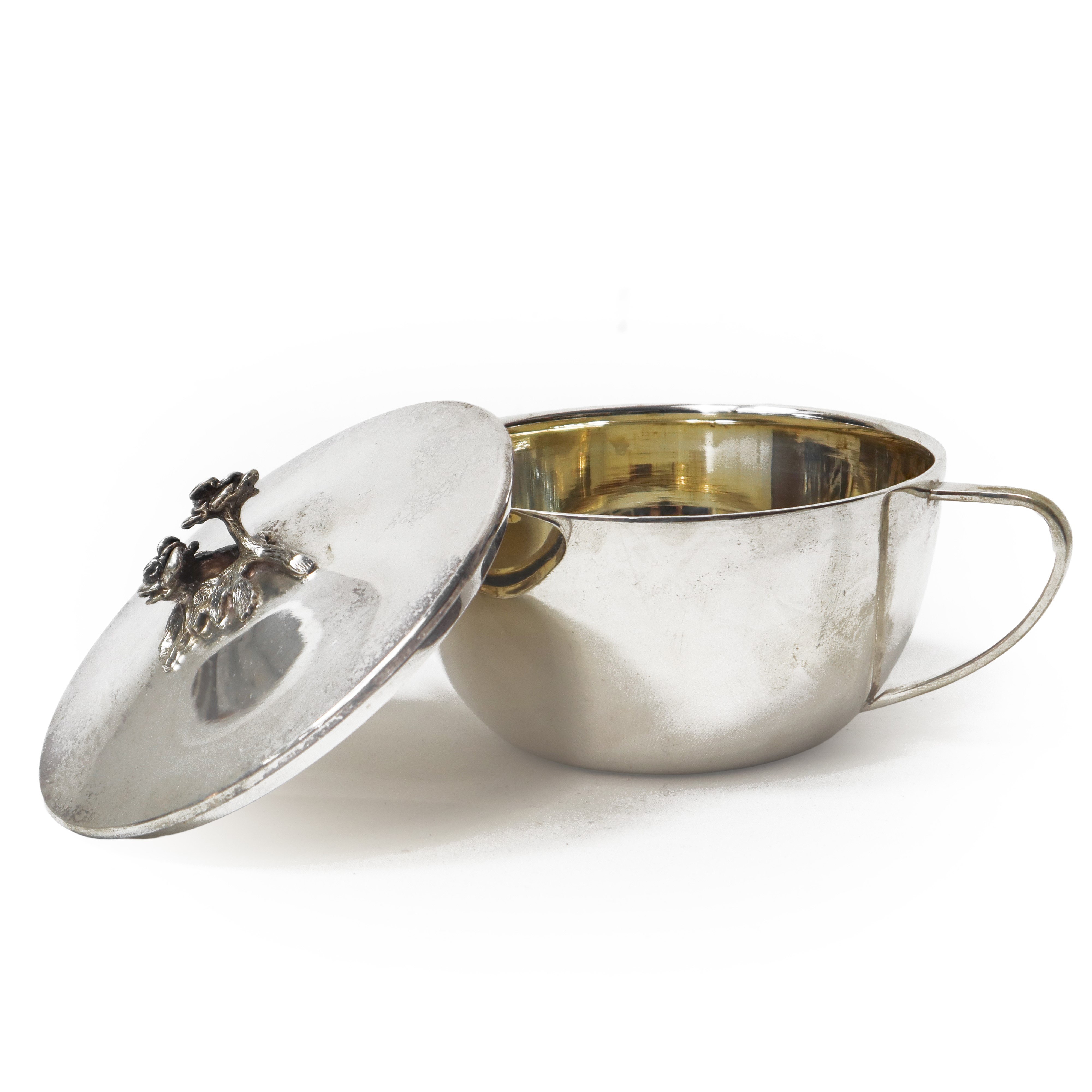 Zuccheriera con presa a guisa di rose sul coperchio