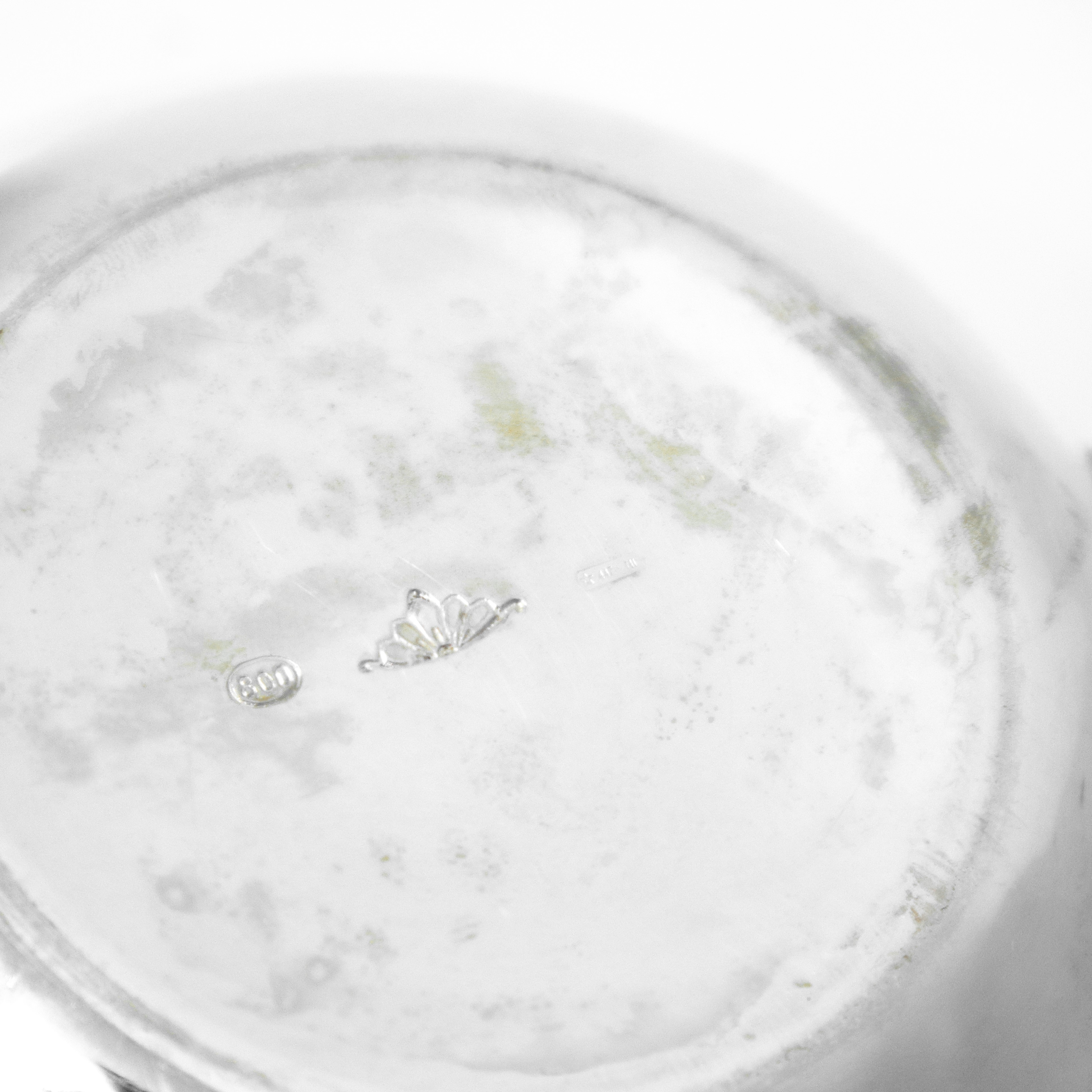 Zuccheriera con presa a guisa di rose sul coperchio