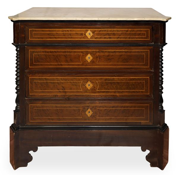 Cassettone 4 cassetti con marmo bianco al piano e colonne torchon ai lati