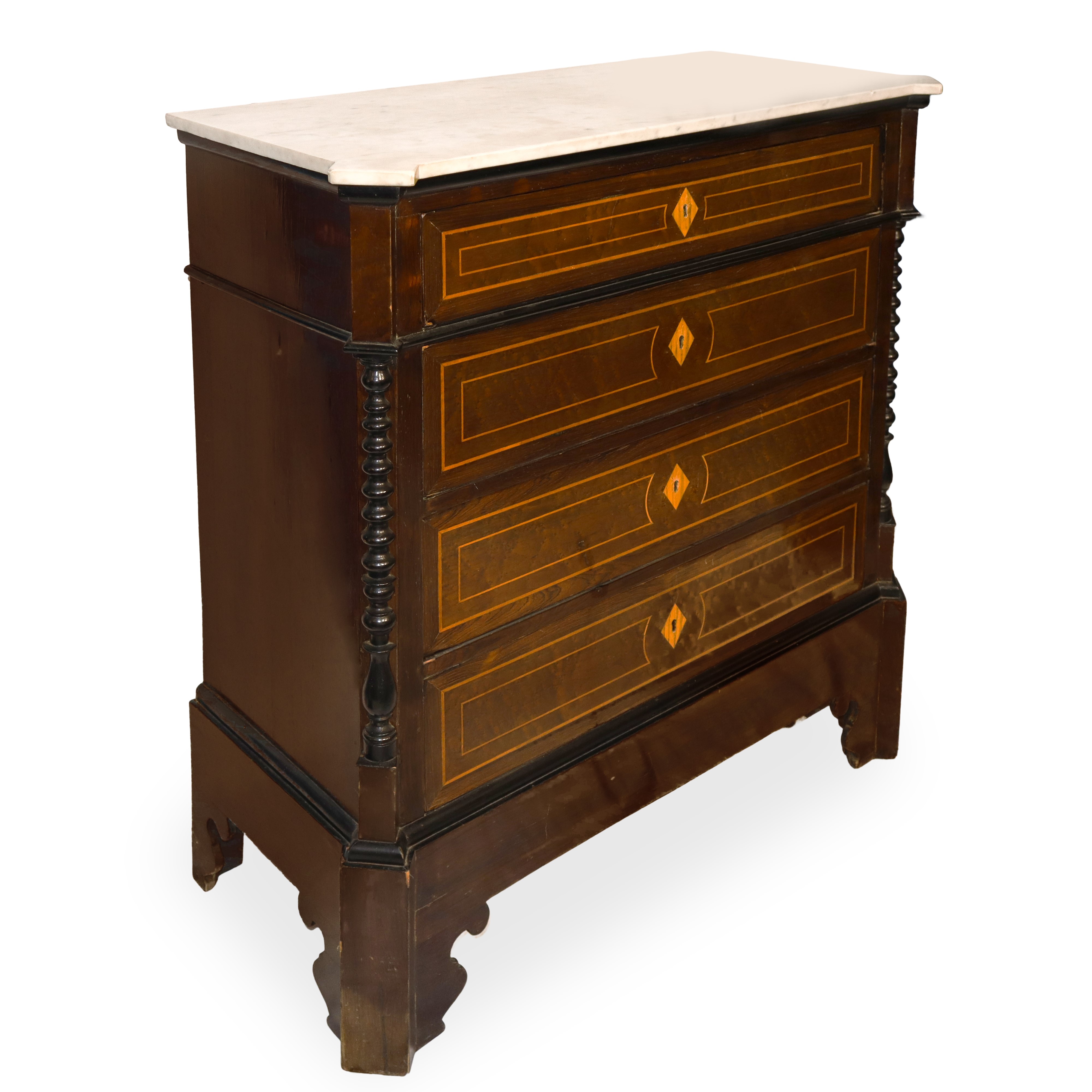 Cassettone siciliano del XIX secolo, quattro cassetti con piano in marmo bianco e colonne torchon