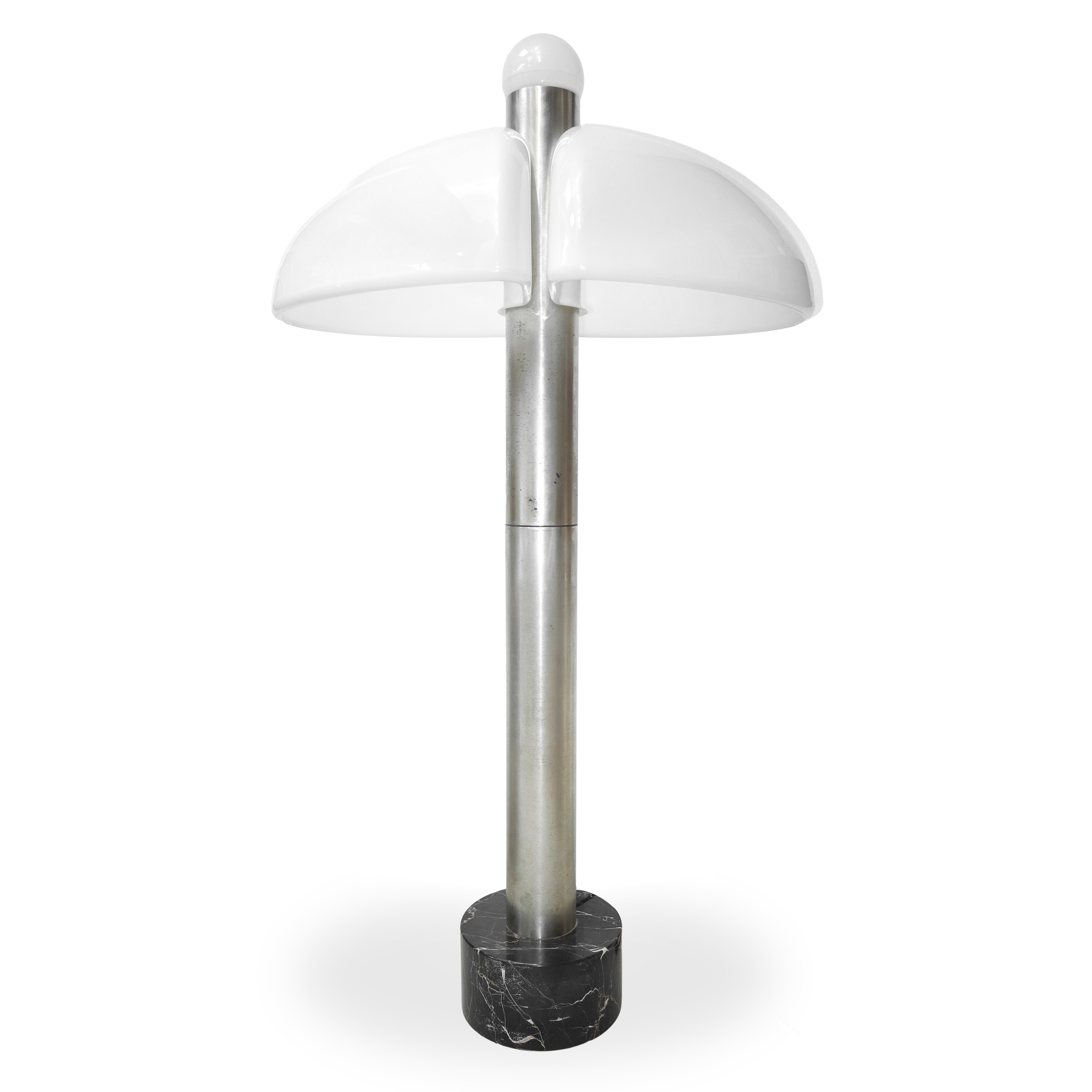 Piantana Farfalla da terra con tronco in acciaio, base in marmo e lampade in perspex bianco