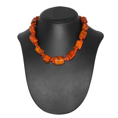 Collana in corallo rosso con grani tubolari e chiusura in metallo argentato