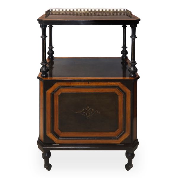 Coffee table with double shelf and central door with inlay