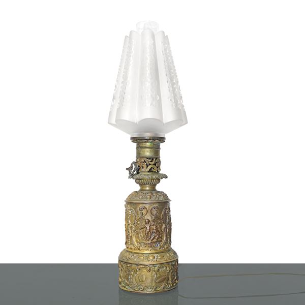 Oil lamp in embossed metal with acanthus scrolls, cherubs and swans