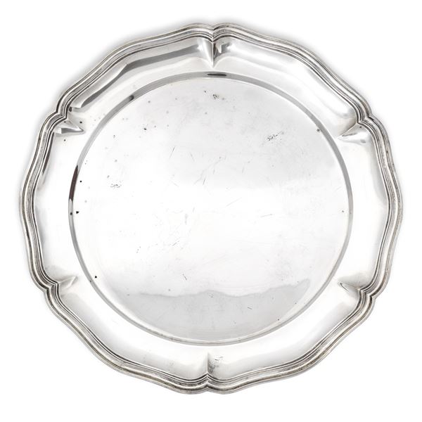 Vassoio rotondo in argento 800 con bordo smerlato