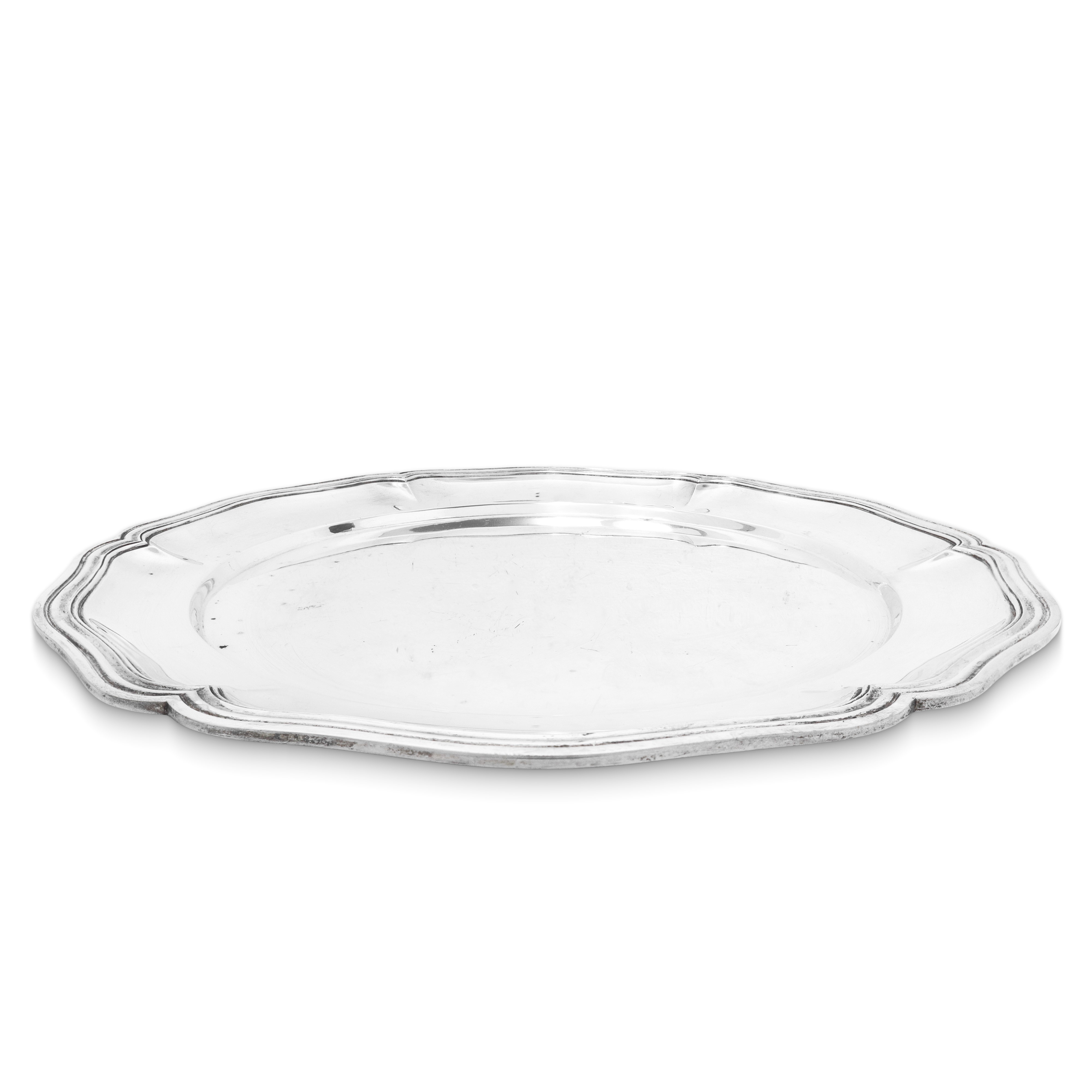 Vassoio rotondo in argento 800 con bordo smerlato