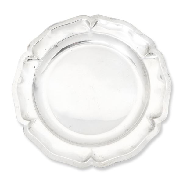 Vassoio rotondo in argento 800 con bordo smerlato