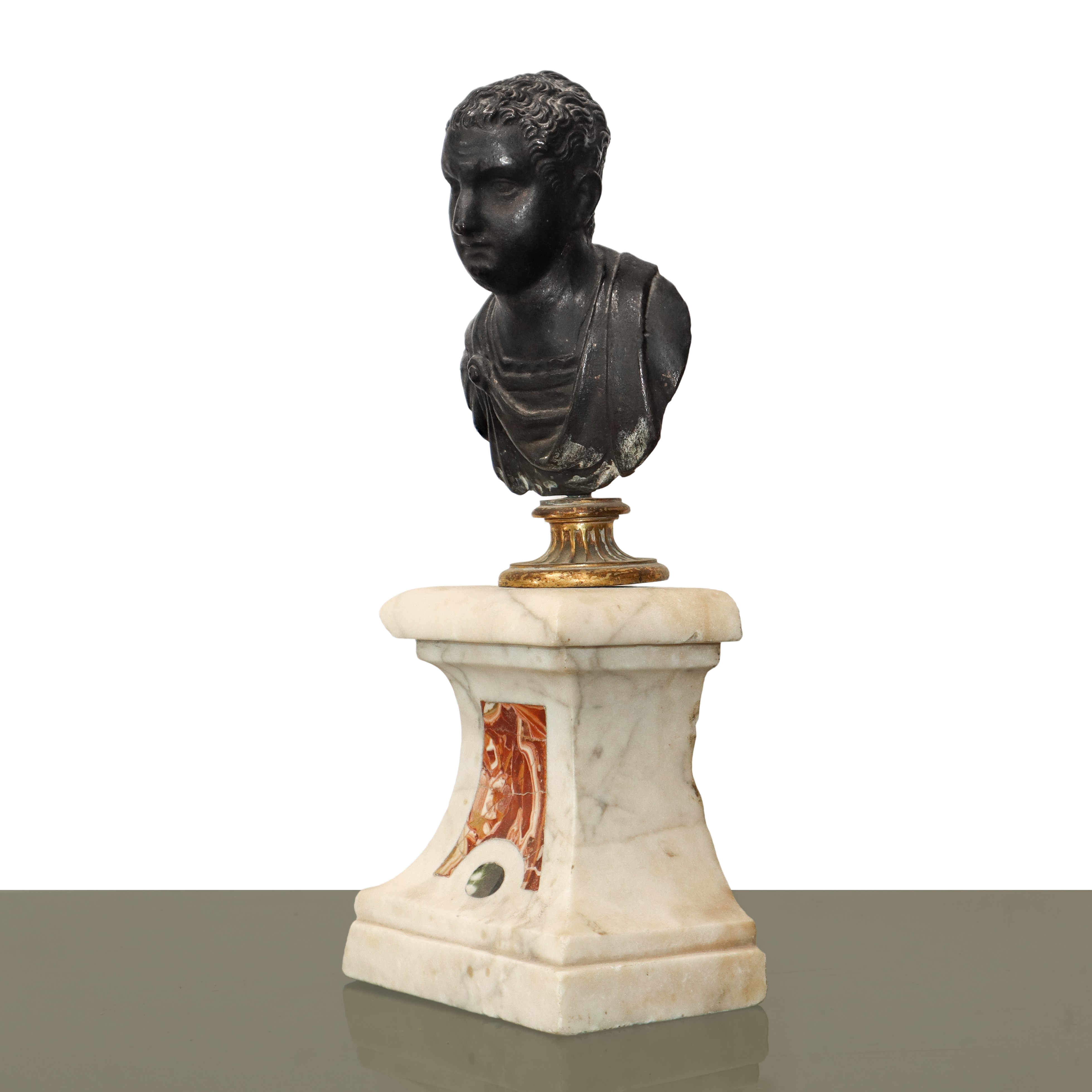 Personaggio romano, scultura in bronzo a cera persa su base in marmo, XVIII secolo