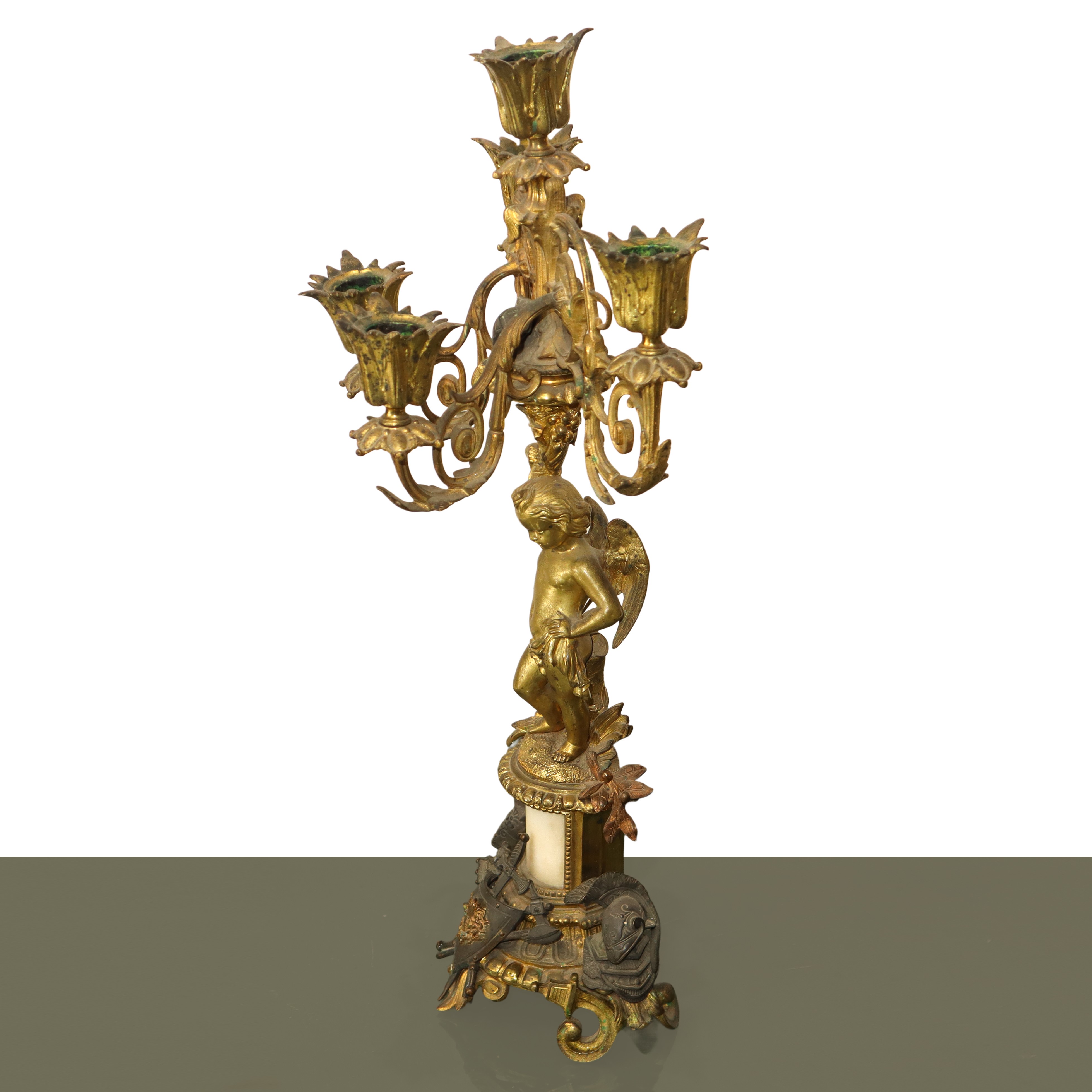 Candelabri a 5 Luci in Metallo Dorato Ad Ormulu con Base Ornata con Elmi e Putto Alato a Sostegno