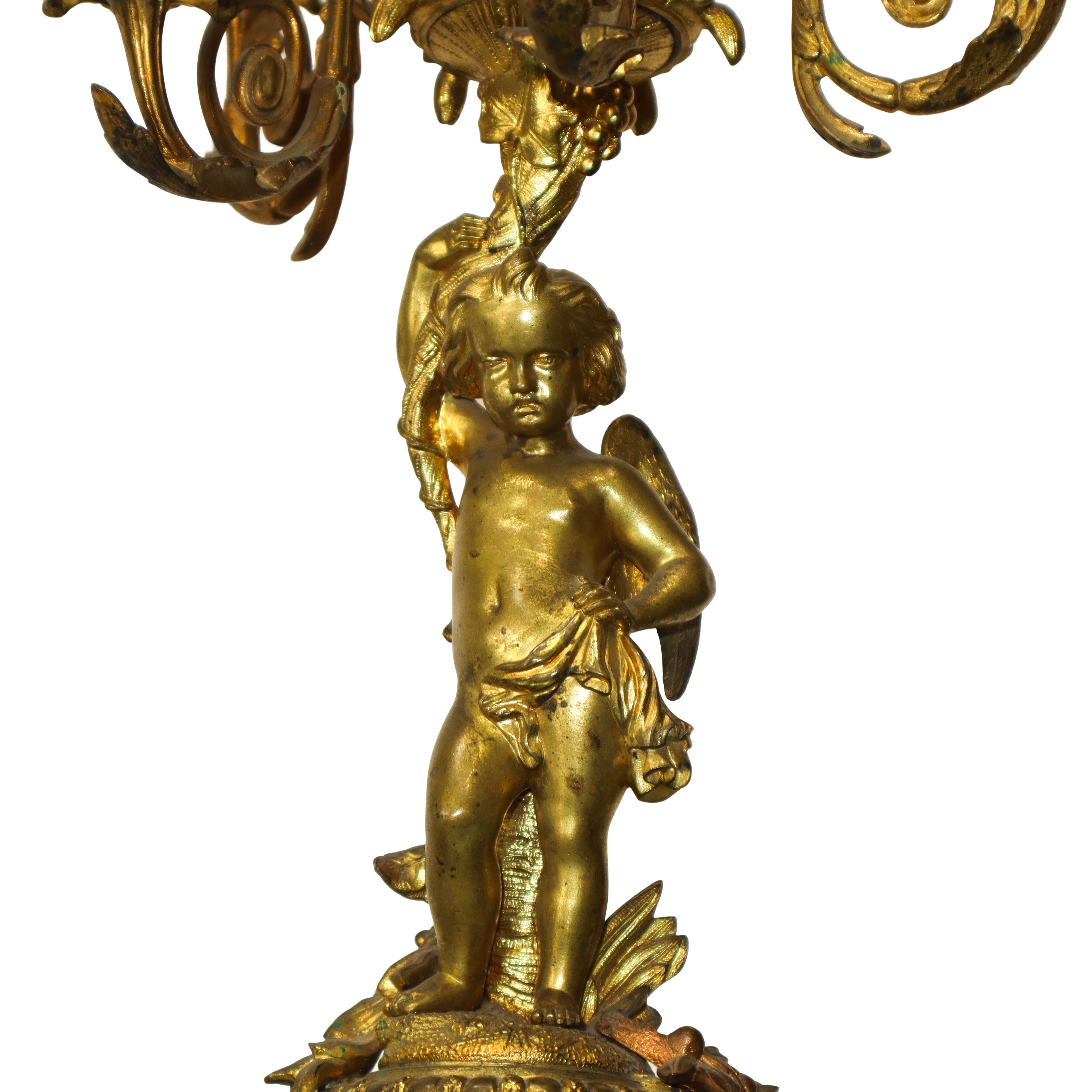Candelabri a 5 Luci in Metallo Dorato Ad Ormulu con Base Ornata con Elmi e Putto Alato a Sostegno