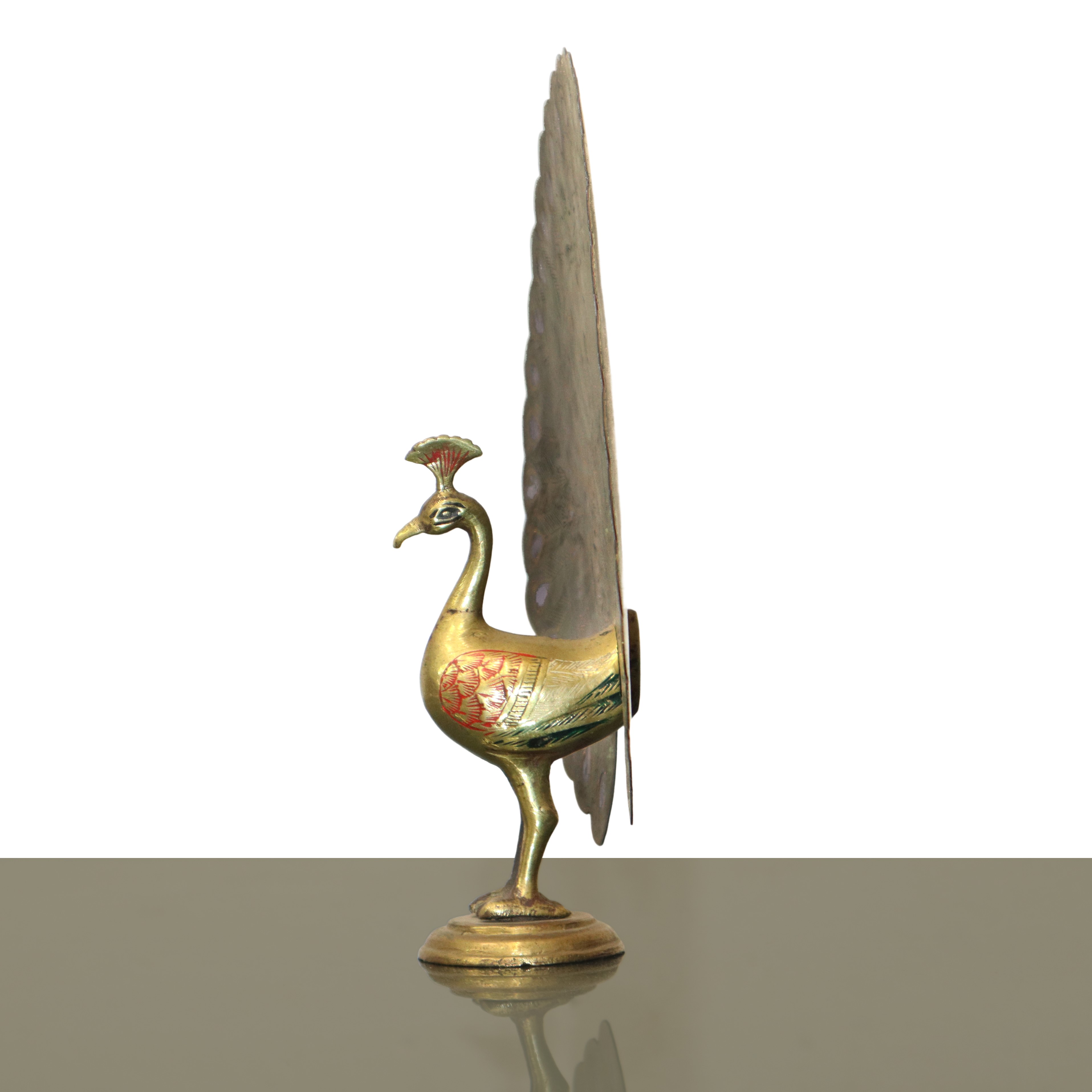 Coppia di pavoni, in ottone decorato con smalti