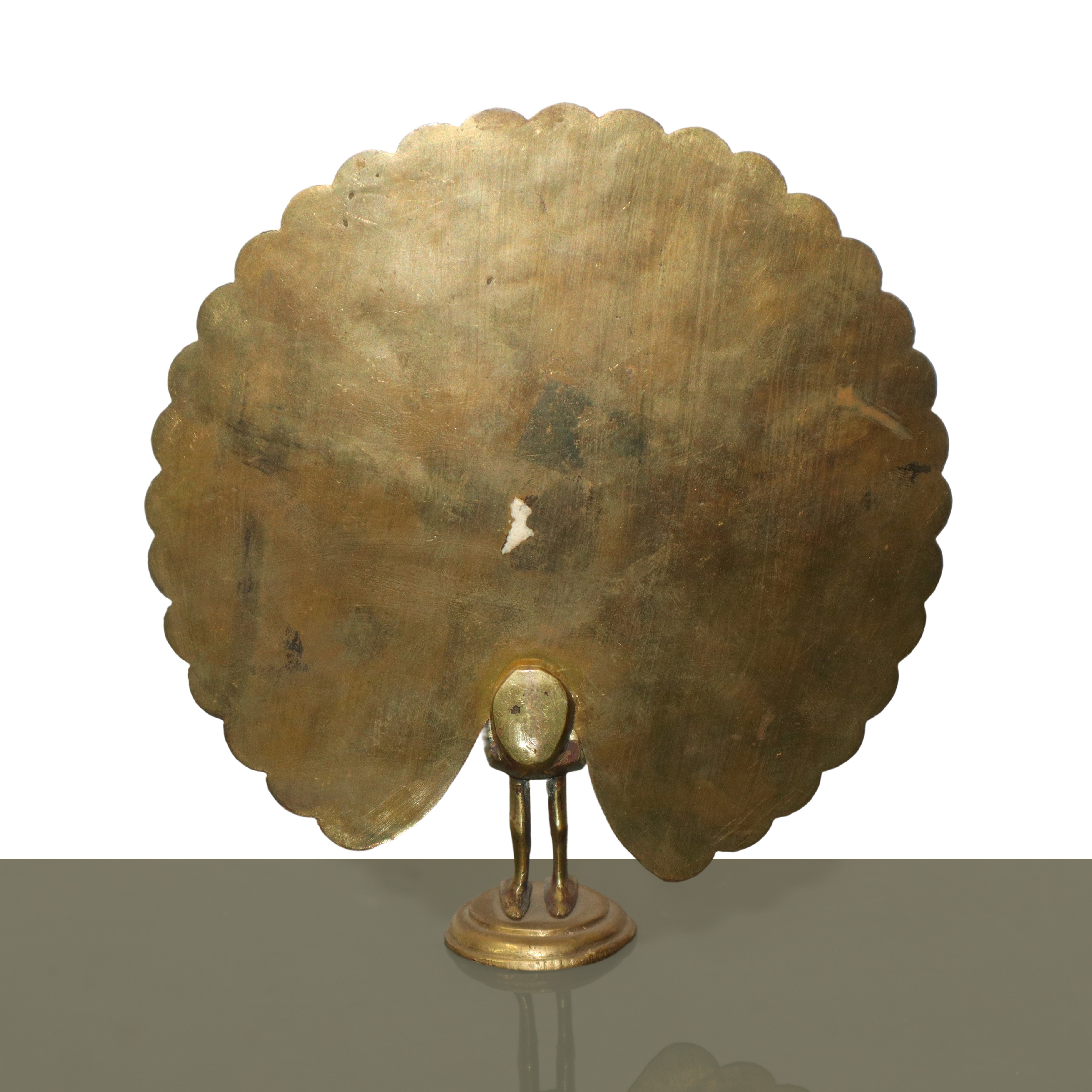 Coppia di pavoni, in ottone decorato con smalti