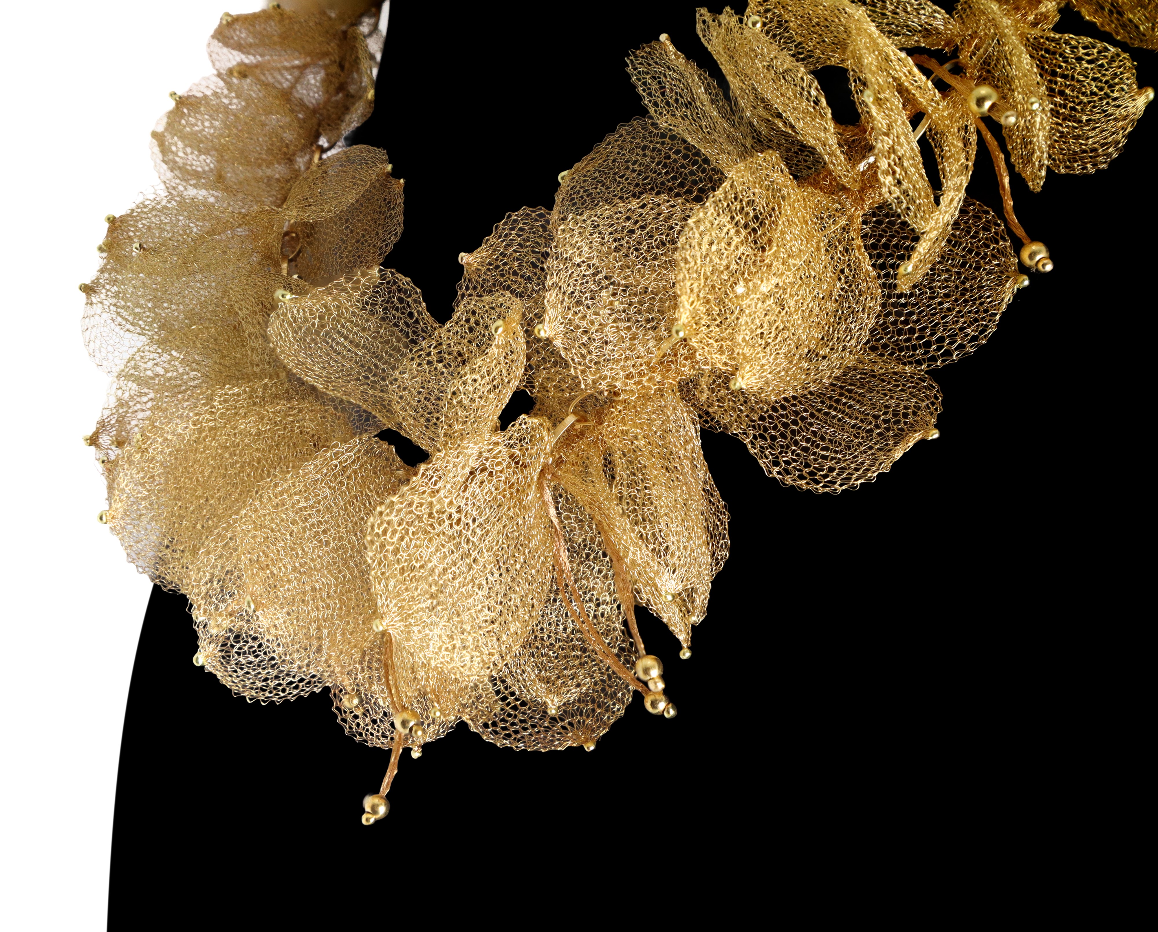 Collana in oro giallo 750 con foglie in filigrana