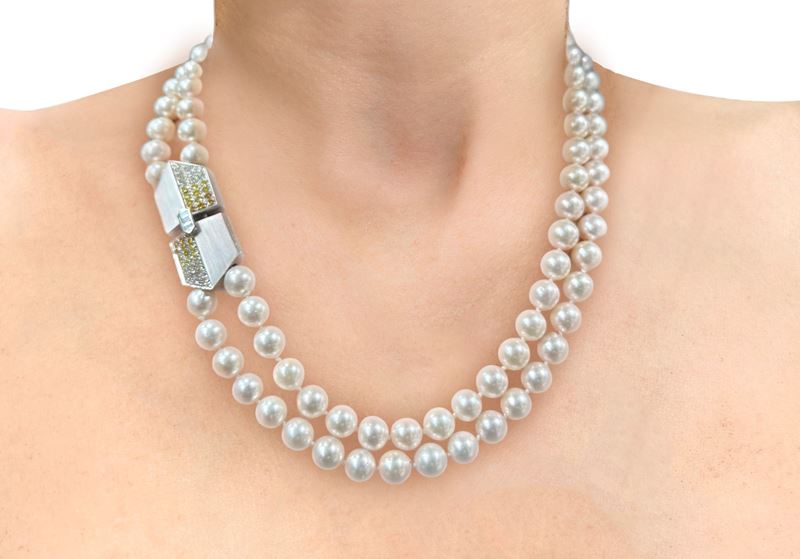 Collana a due fili di perle giapponesi con chiusura in oro bianco 750 e 55 diamanti naturaly fanc...