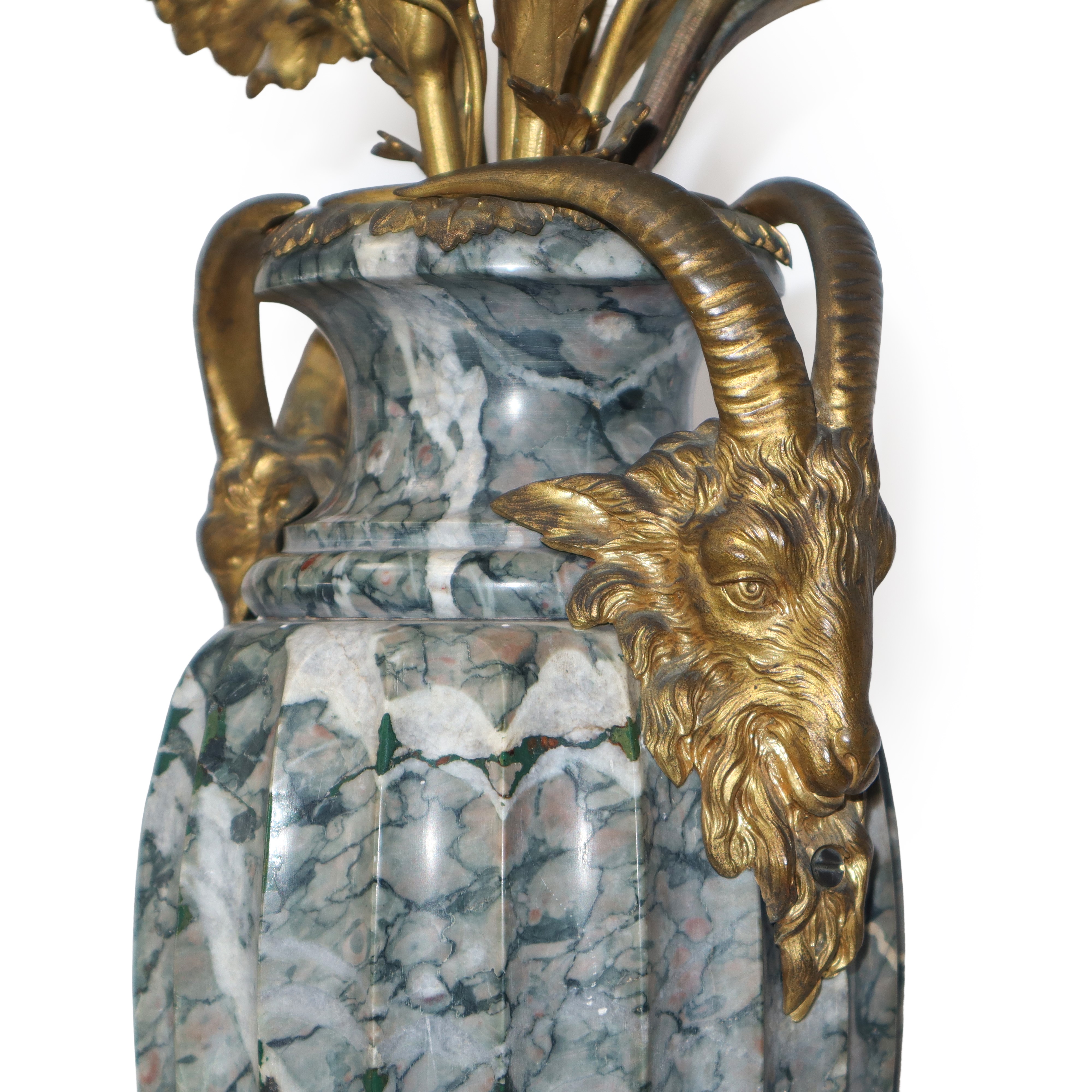 Vasi in marmo con bronzi applicati e candeliere a 5 luci, Vecchia Francia 1850