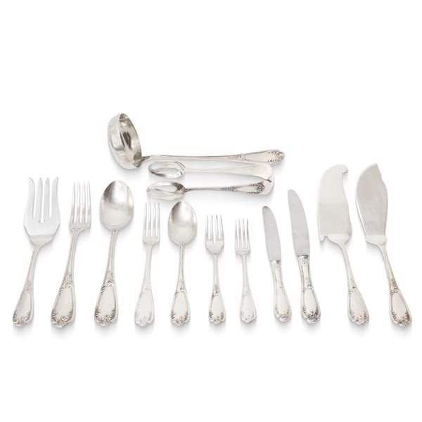 Gruppo di posate in argento 800 con decori vegetali