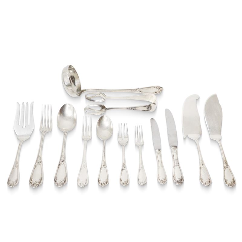Gruppo di posate in argento 800 con decori vegetali