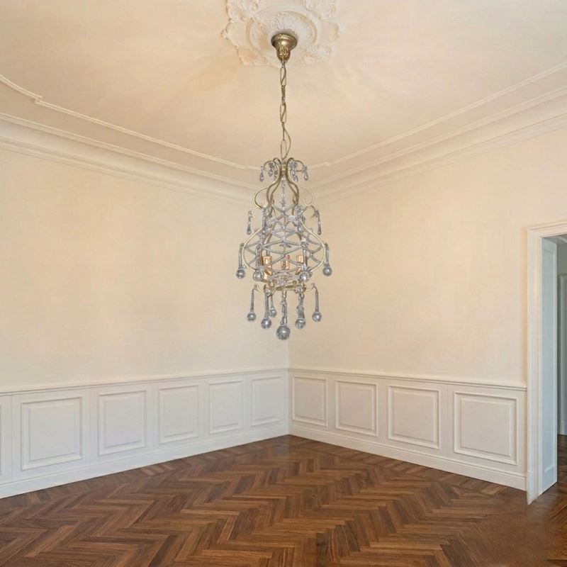 Lampadario a 3 luci in metallo dorato con gocce in vetro di Murano