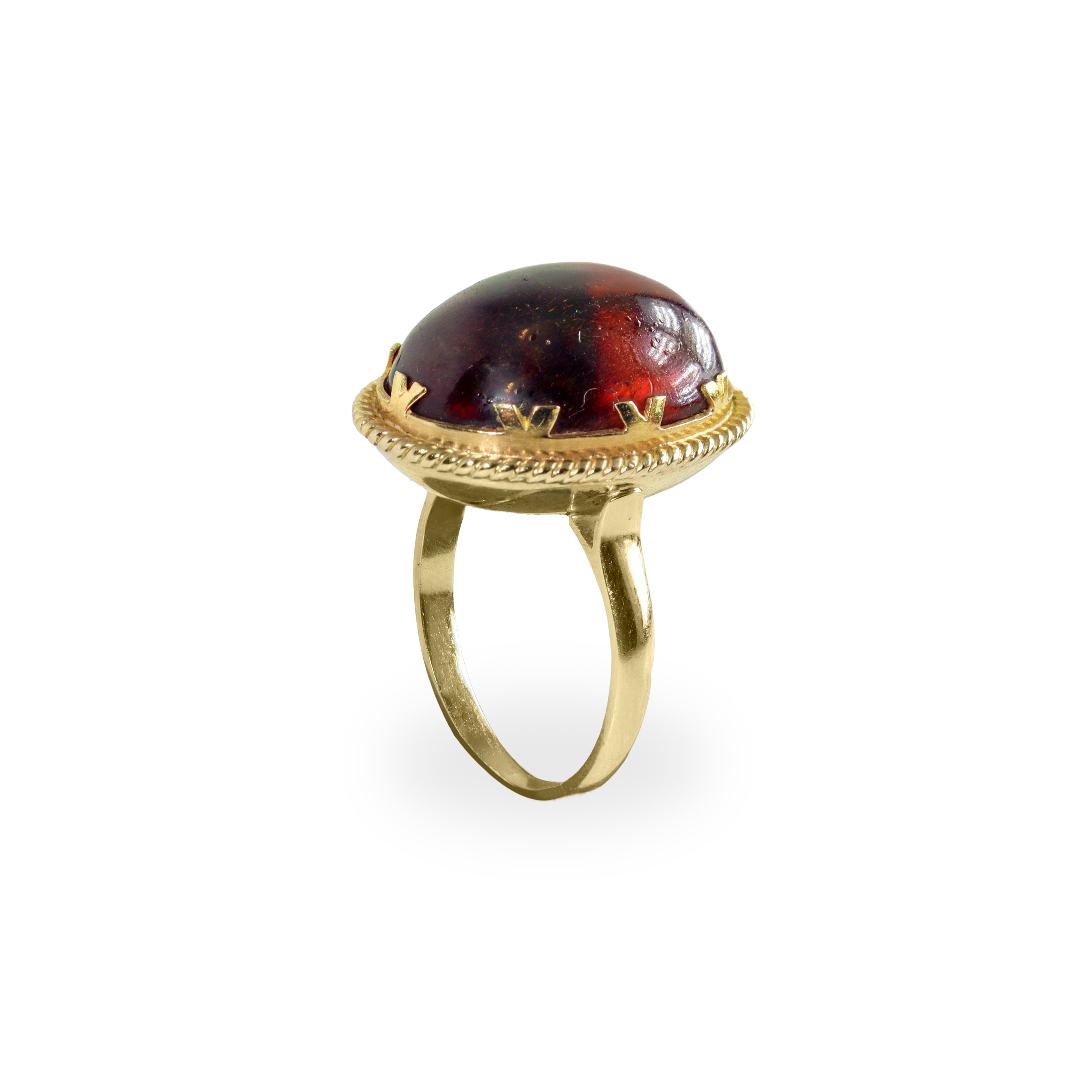 Anello in oro basso titolo con ambra