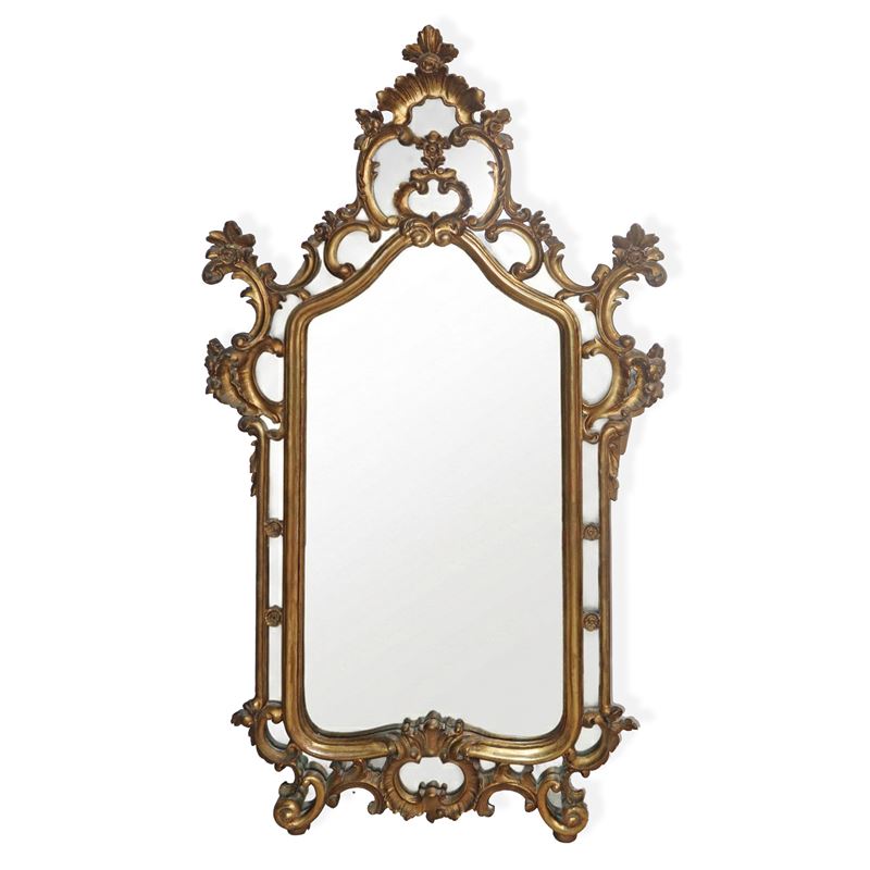 Specchiera, legno dorato con motivi decorativi laterali e cimasa sommitale