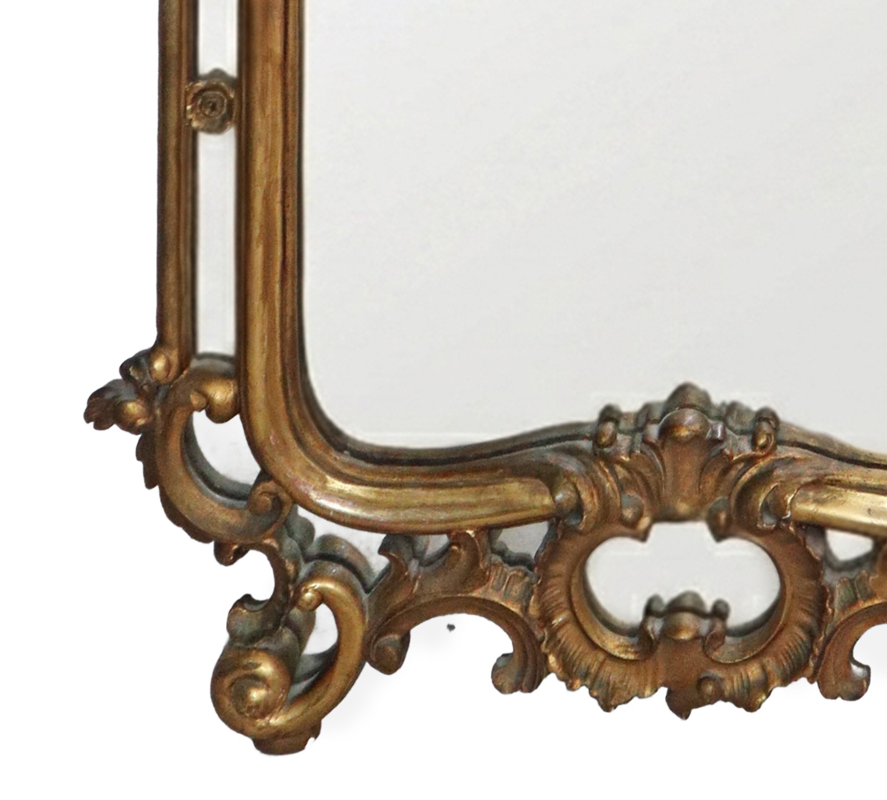 Specchiera, legno dorato con motivi decorativi laterali e cimasa sommitale