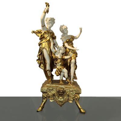 Scultura in biscuit con dorature, Figure classiche