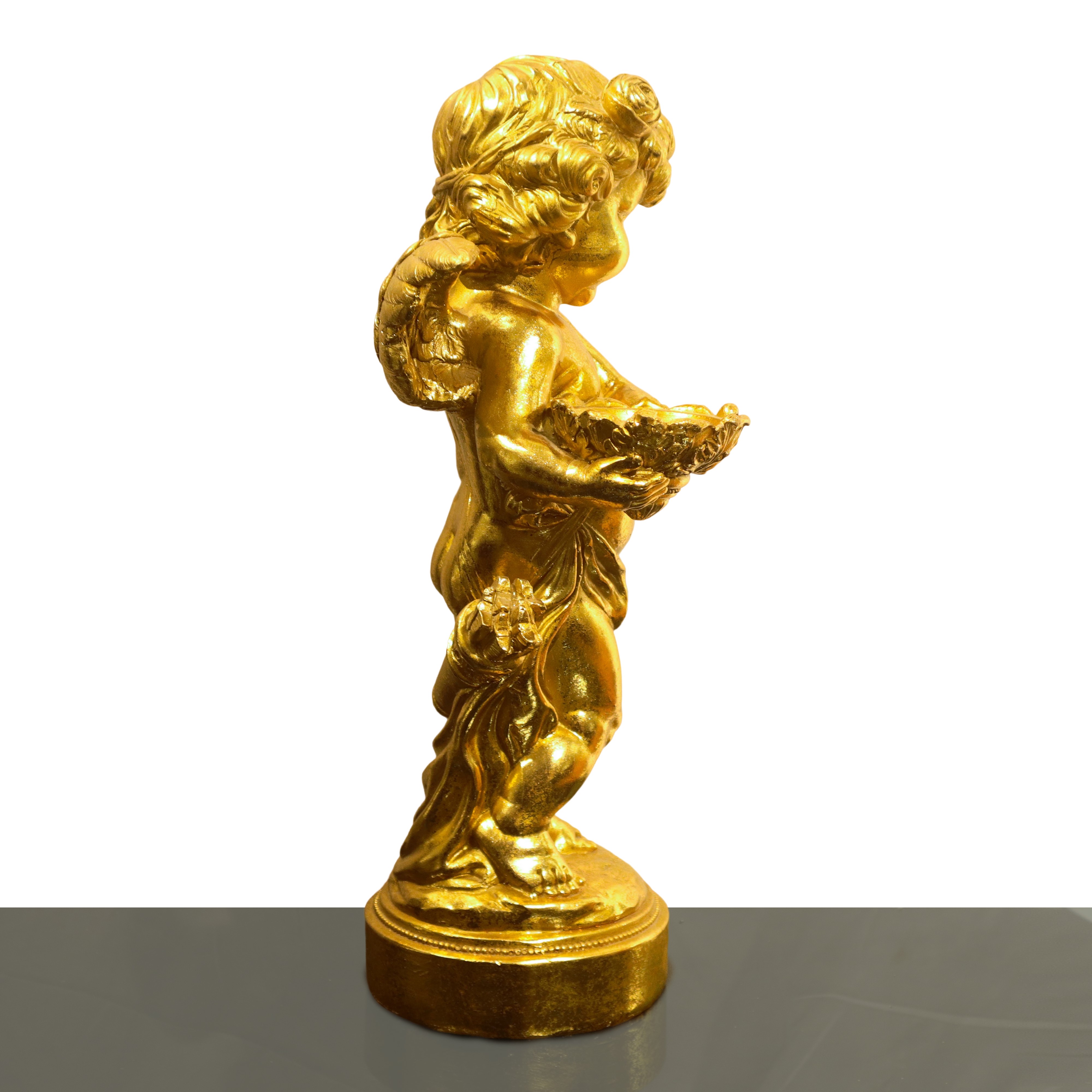 Putto dorato con cesto in mano, scultura decorativa