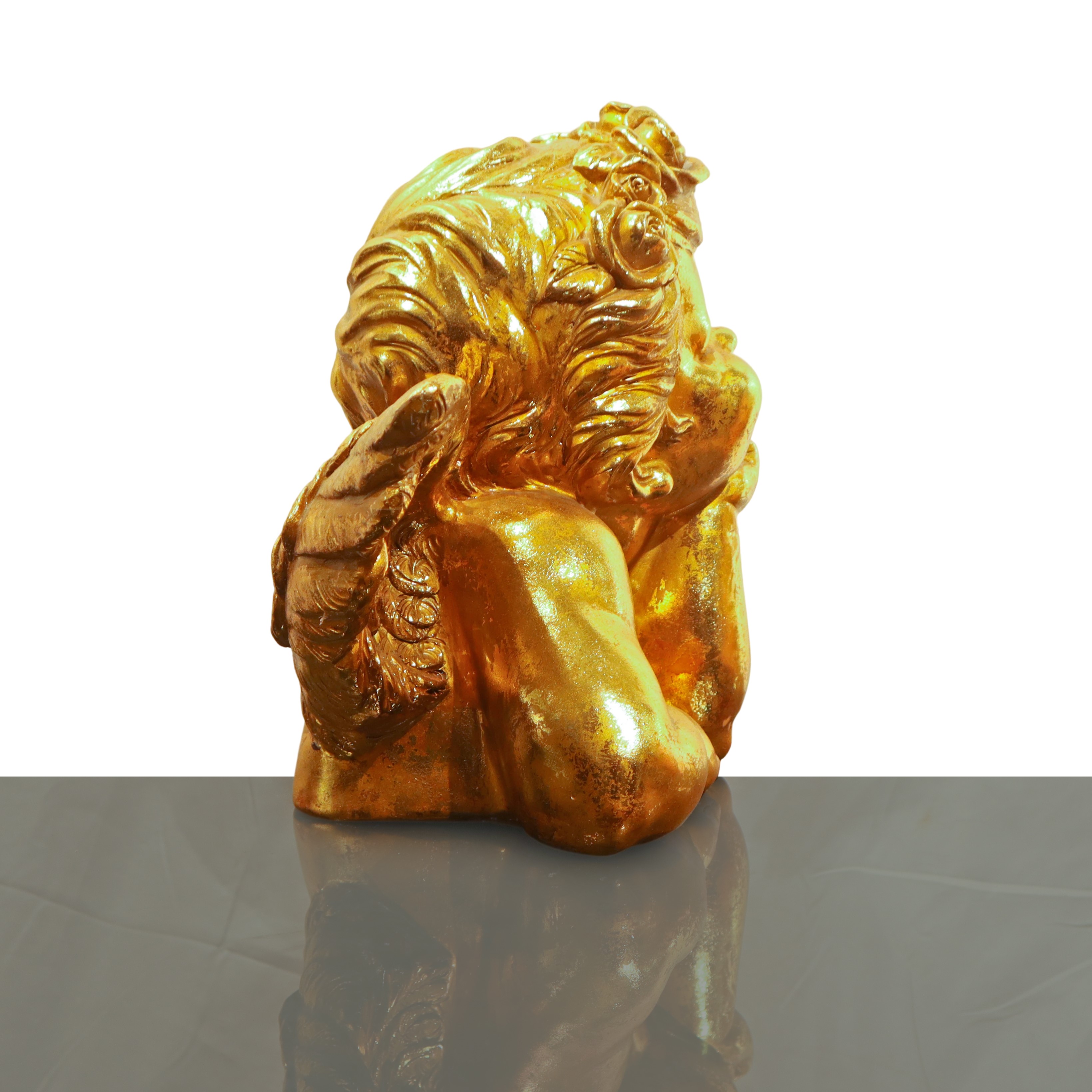 Putto dorato in posizione pensante, scultura/figura ornamentale