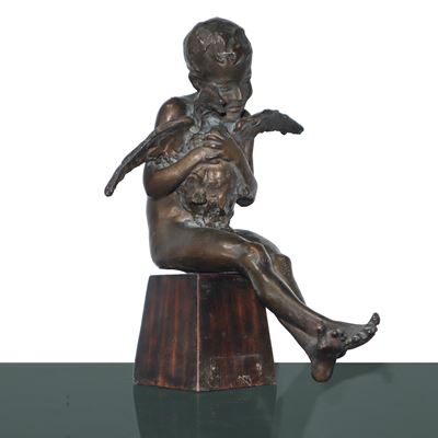 Ragazzo con anatra, scultura in bronzo patinato bruno su base troncopiramidale in legno