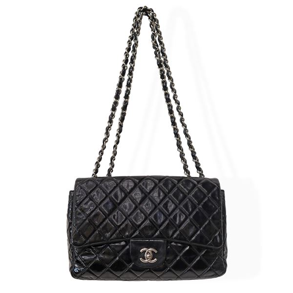 Chanel - Borsa Chanel Timeless in vernice nera con metalleria argentata 