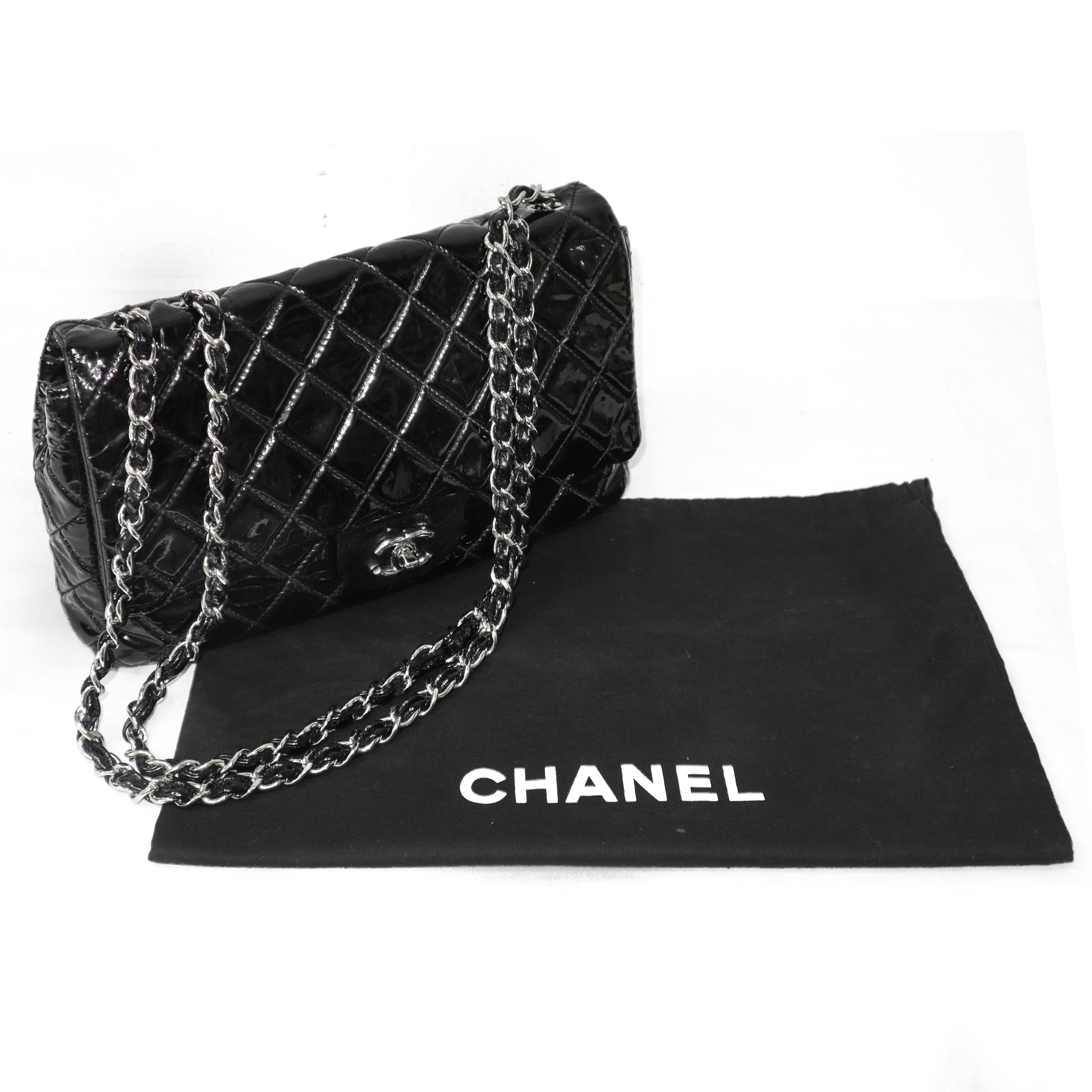 Chanel - Borsa Timeless in vernice nera con metalleria argentata
