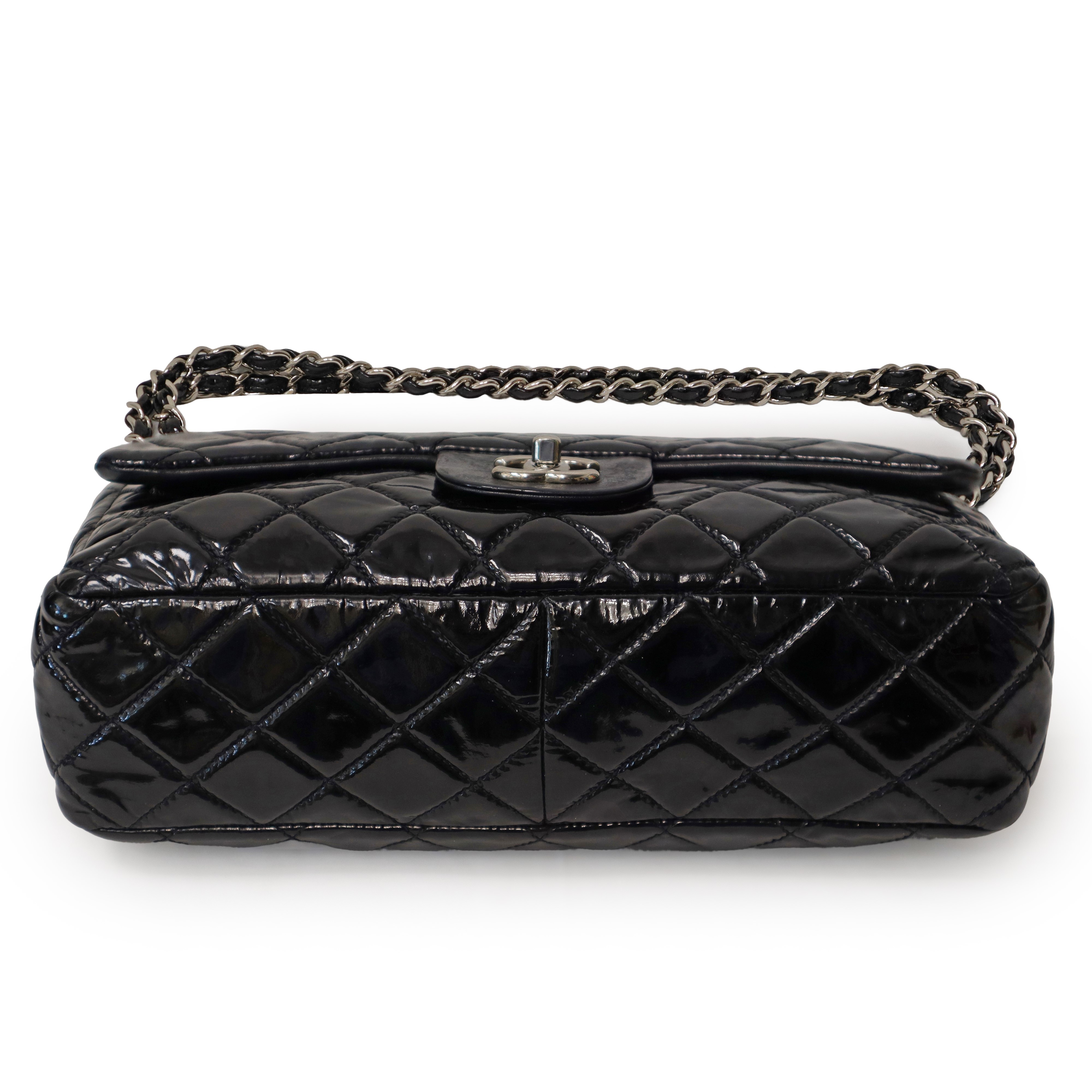 Chanel - Borsa Timeless in vernice nera con metalleria argentata