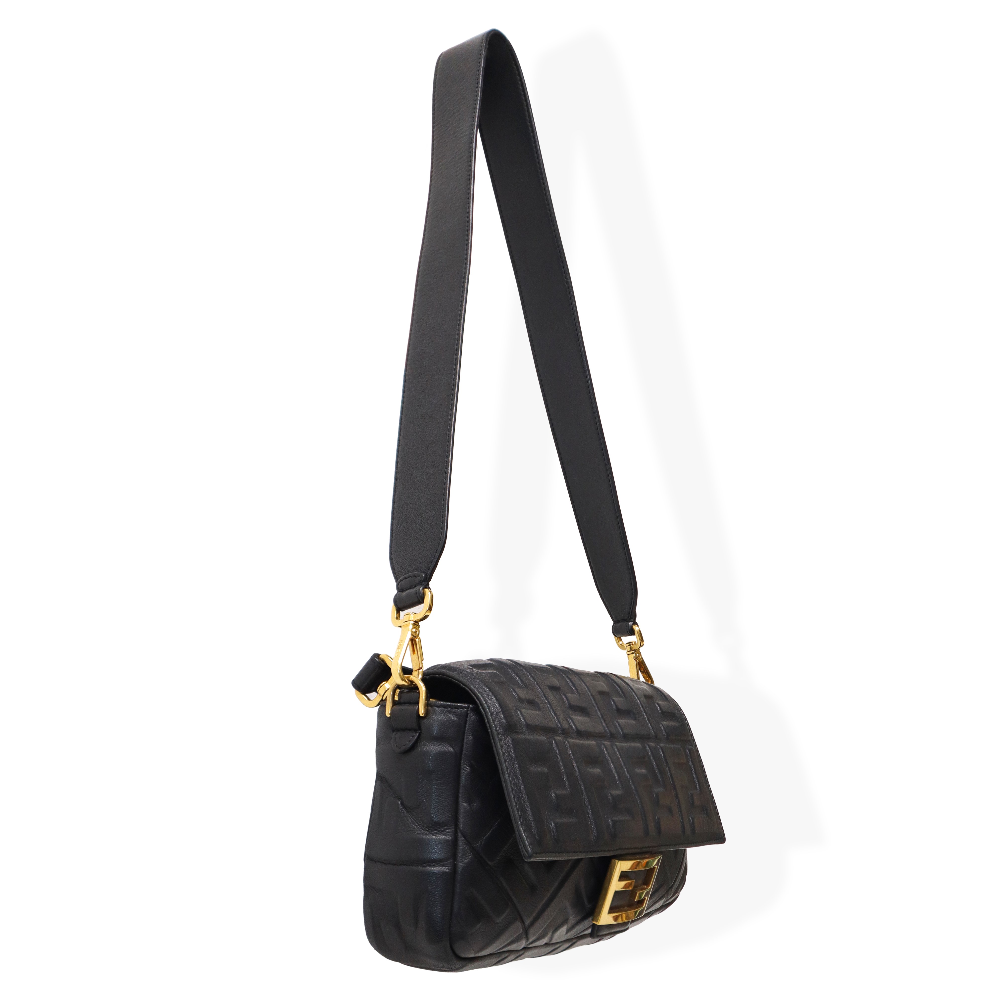 Fendi - Borsa baguette in nappa nera con logo a rilievo e metalleria dorata