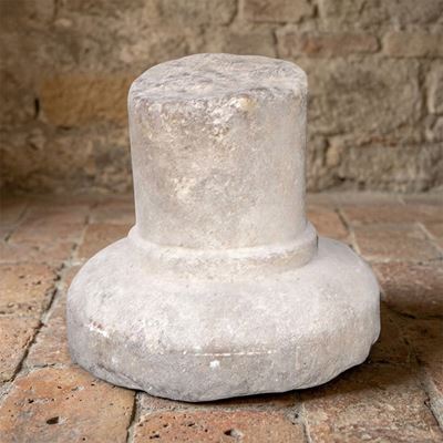 Frammento di colonna, pietra bianca di Comiso, XVII secolo