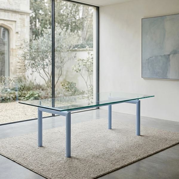 Cassina - Tavolo LC6 con piano in cristallo e basamento e struttura in acciaio laccato celeste