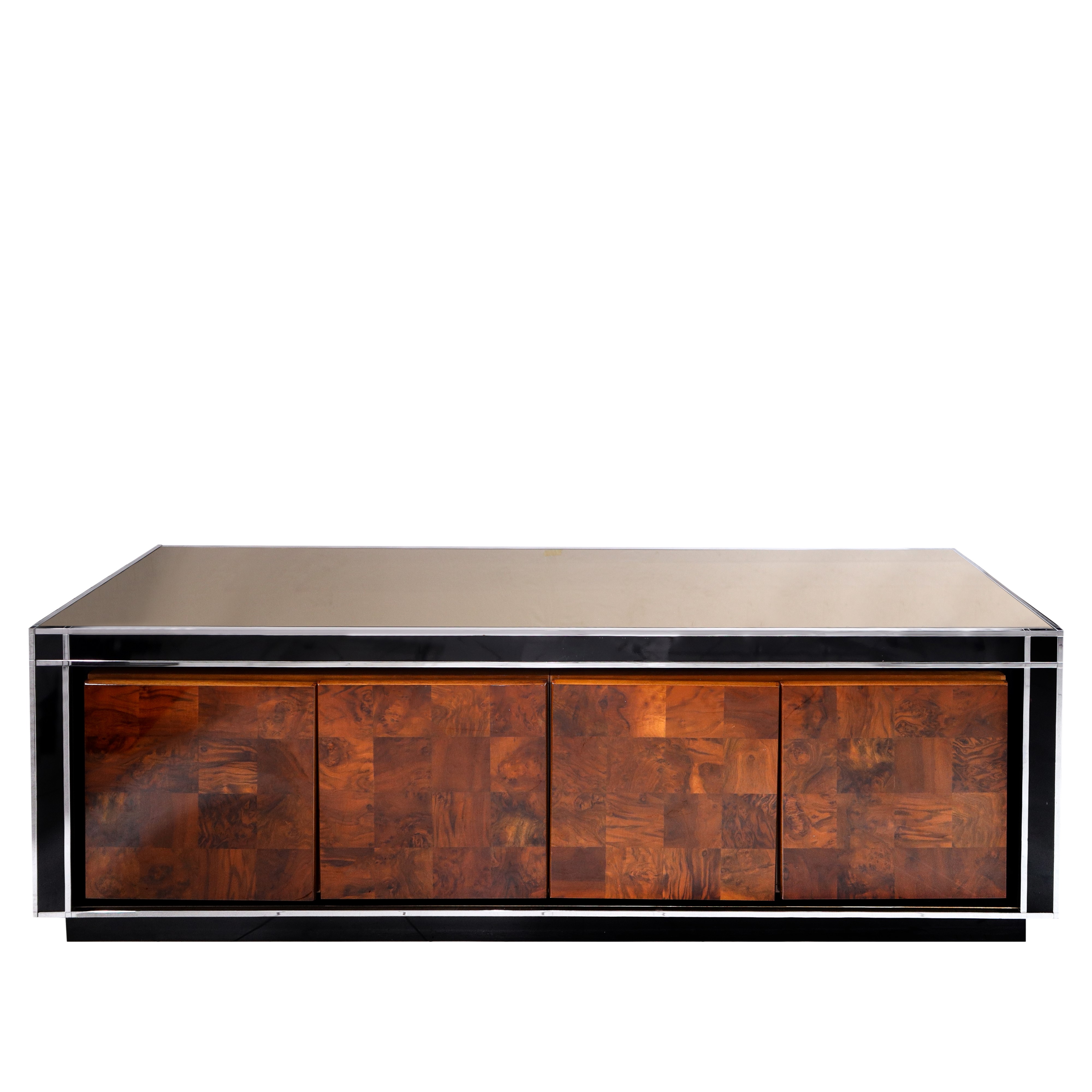 Sideboard in legno laccato e cromato, radica e vetro