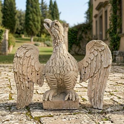 Scultura in pietra calcarea bianca, Aquila araldica (Italia centro-settentrionale, XI/XIII secolo...