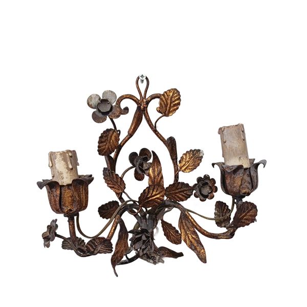 Two-light wall lamp in gold metal