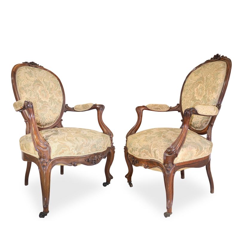 Coppia di poltrone Luigi Filippo, legno di noce con tappezzeria floreale damascata