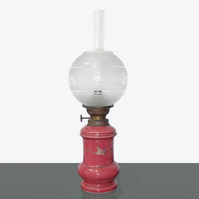 Lume in Porcellana Rosa con Micro Decori Floreali e Boccia a Palla