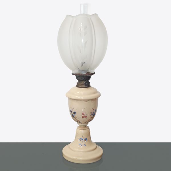 Beige porcelain lamp with floral decorations and tulip-shaped bowl