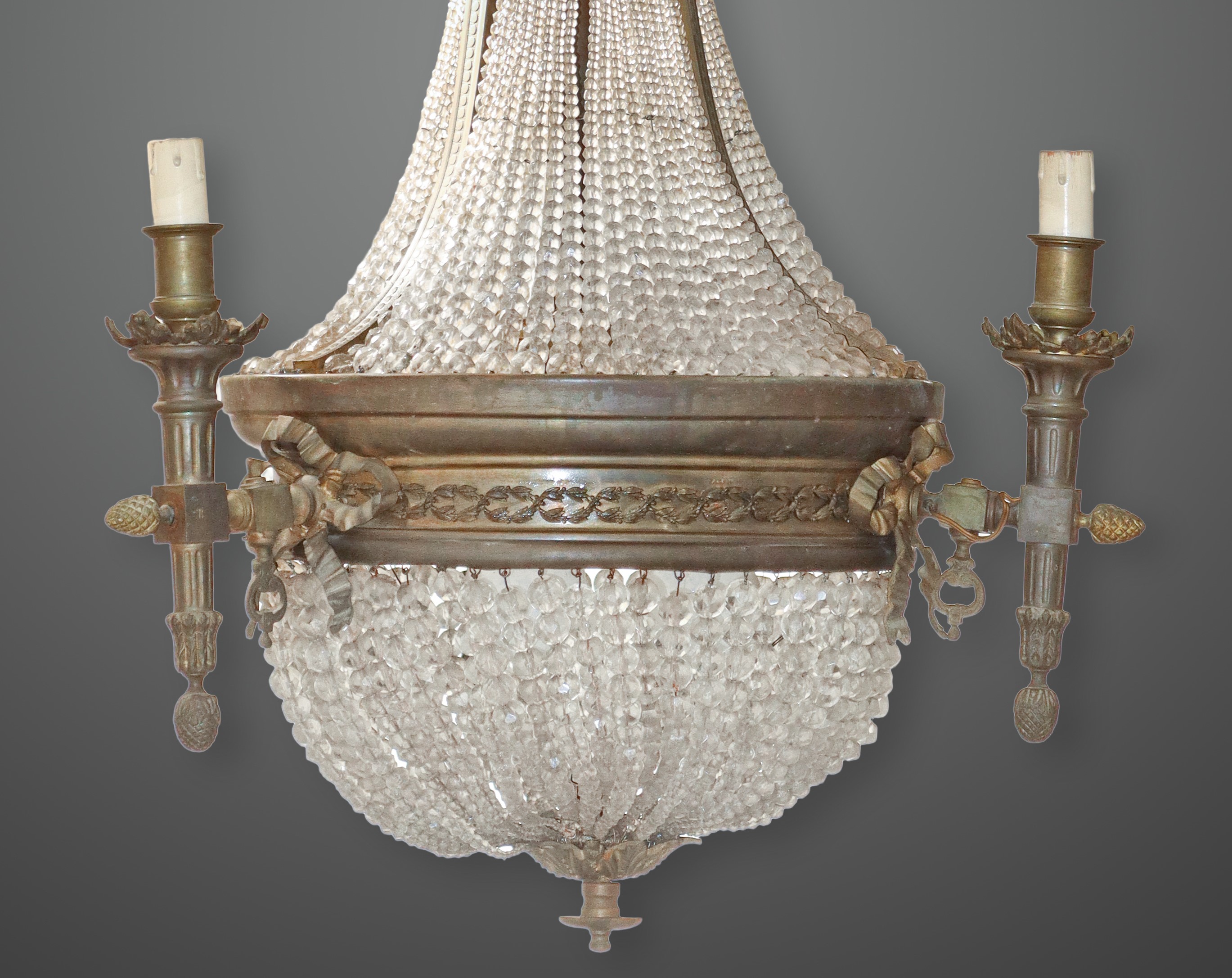 Lampadario con brindoli a pallini in vetro