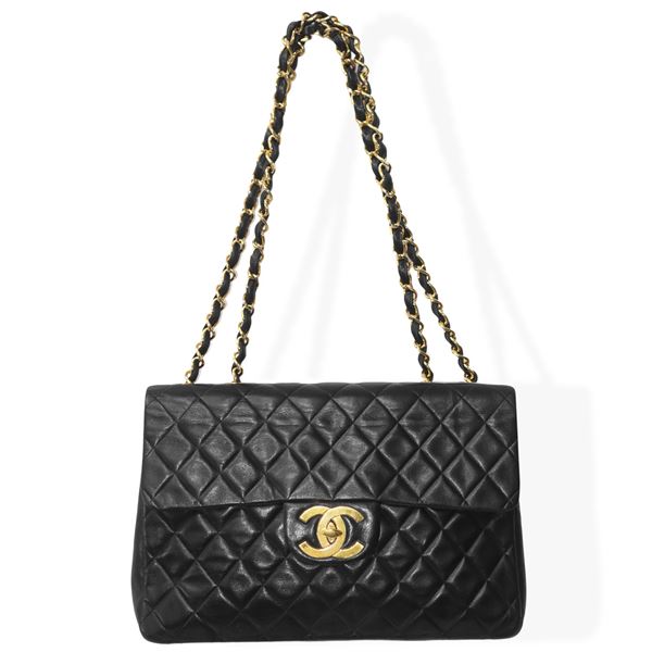 Borsa Chanel Timeless in pelle nera caviar trapuntata con metalleria dorata interno in pelle bordeaux [..]