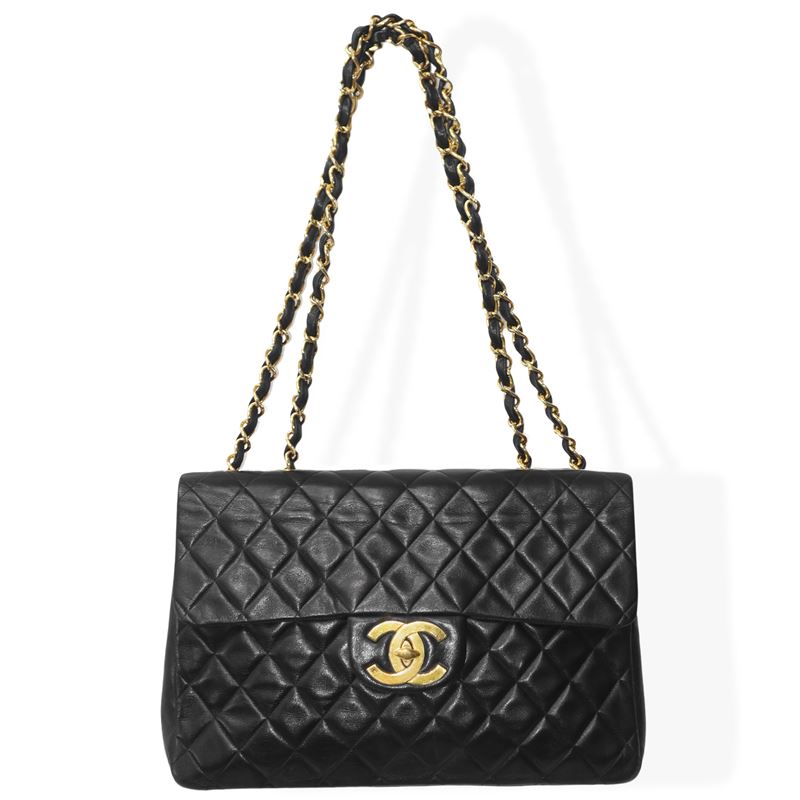 Borsa Chanel Timeless in pelle nera caviar trapuntata con metalleria dorata interno in pelle bord...