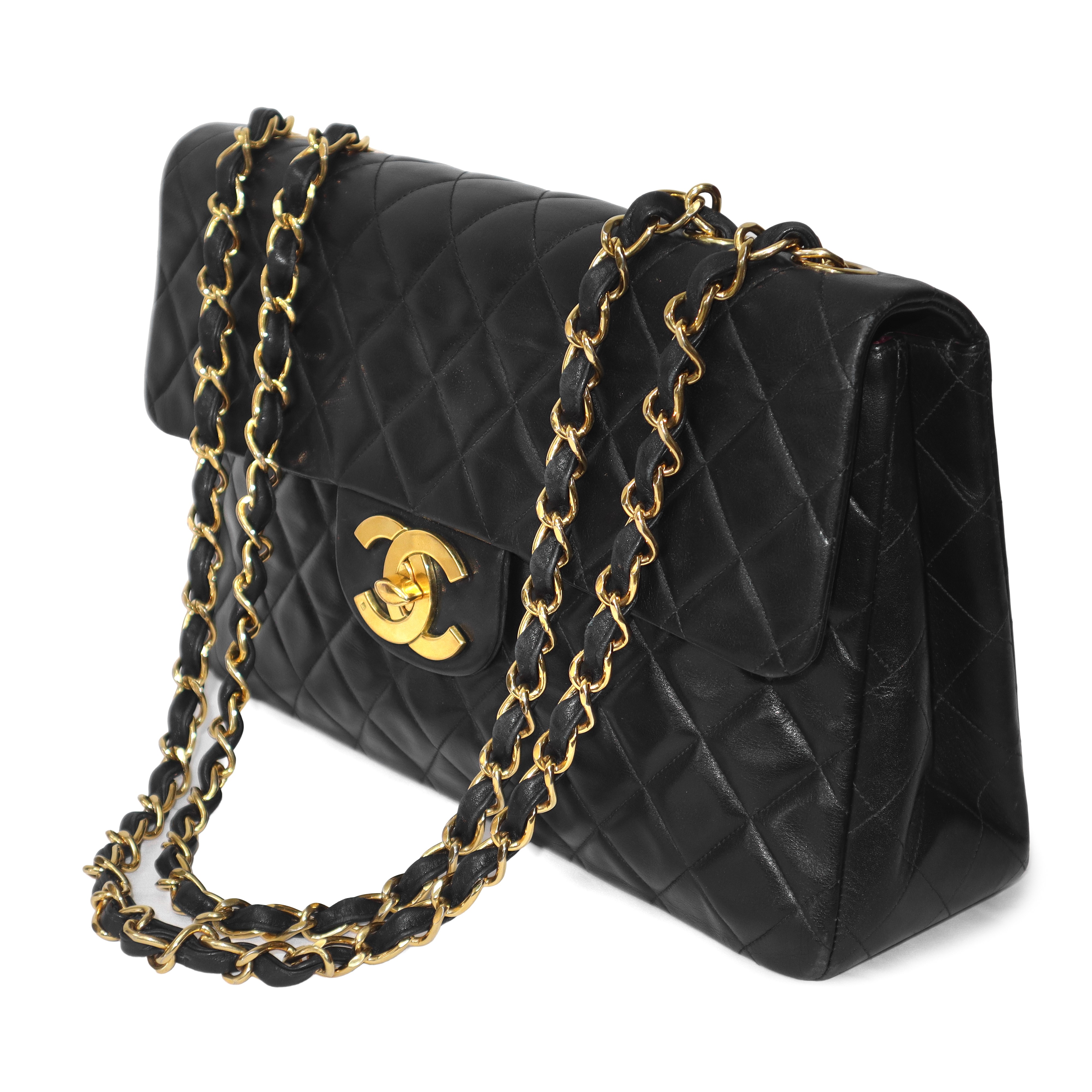 Borsa Chanel Timeless in pelle nera caviar trapuntata con metalleria dorata interno in pelle bord...