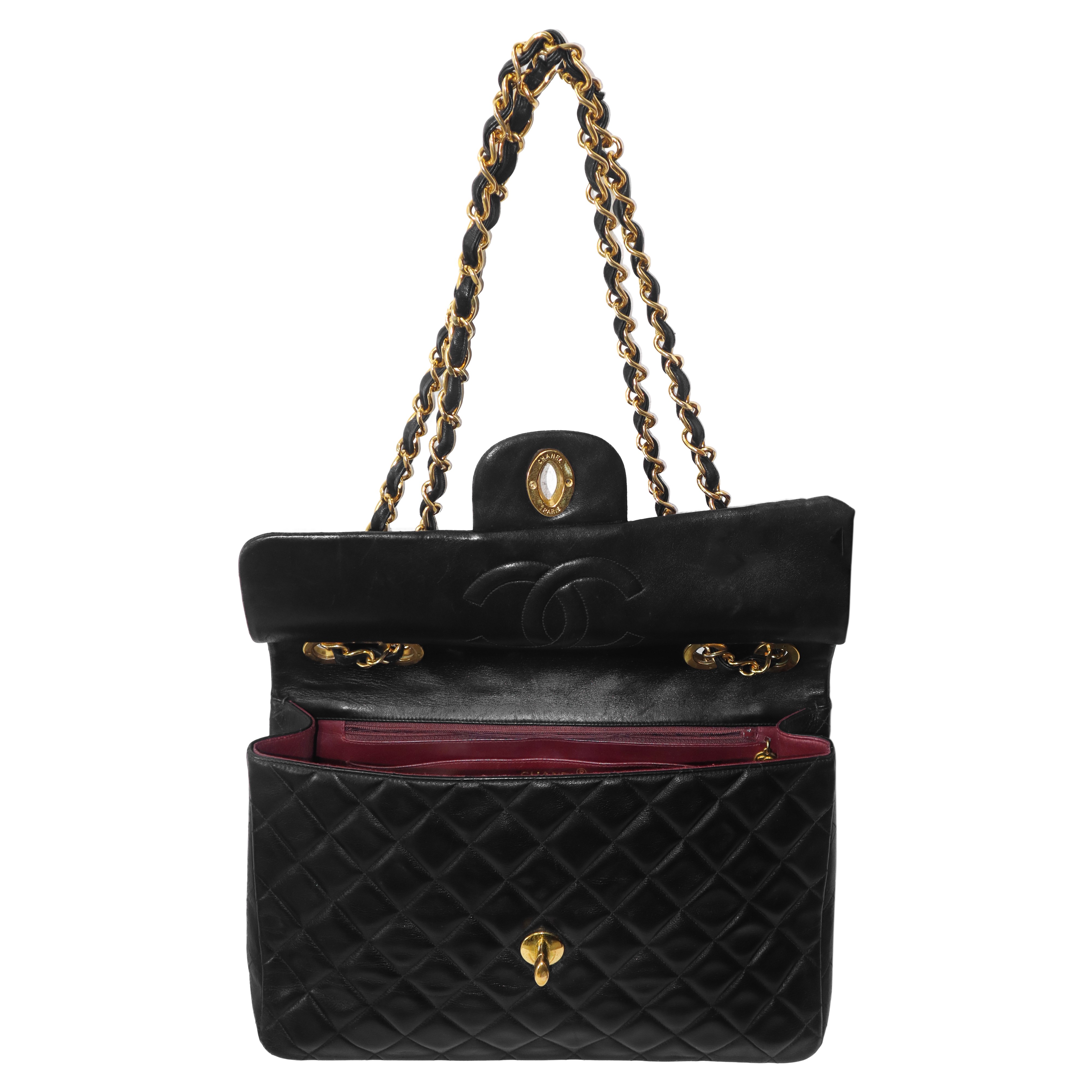 Borsa Chanel Timeless in pelle nera caviar trapuntata con metalleria dorata interno in pelle bord...